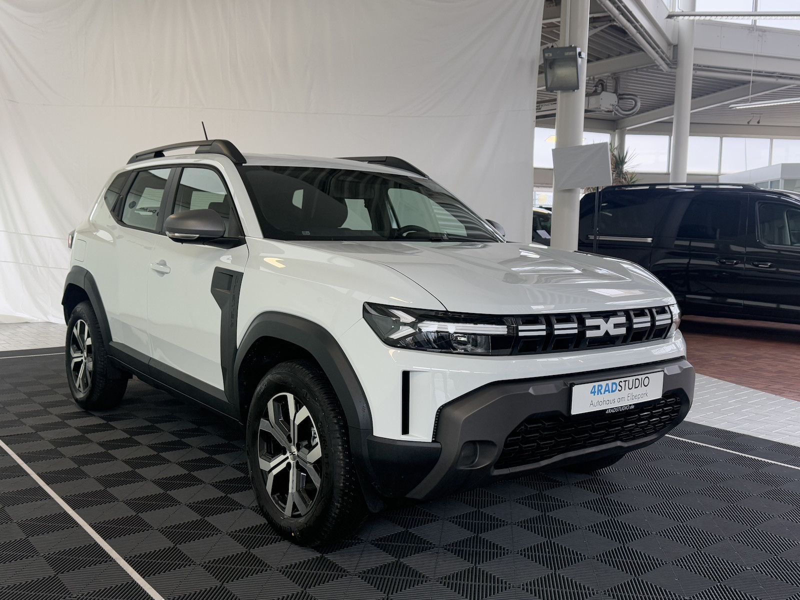 Dacia Duster III TCe 130 EXPRESSION 4x4 - Samsaru's Car Outlet