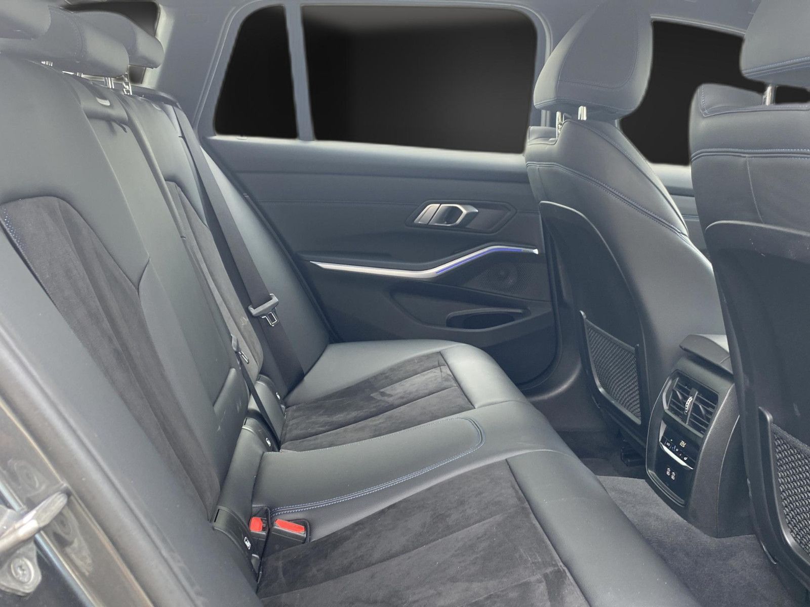 BMW 320 d x M Sport - Samsaru's Car Outlet