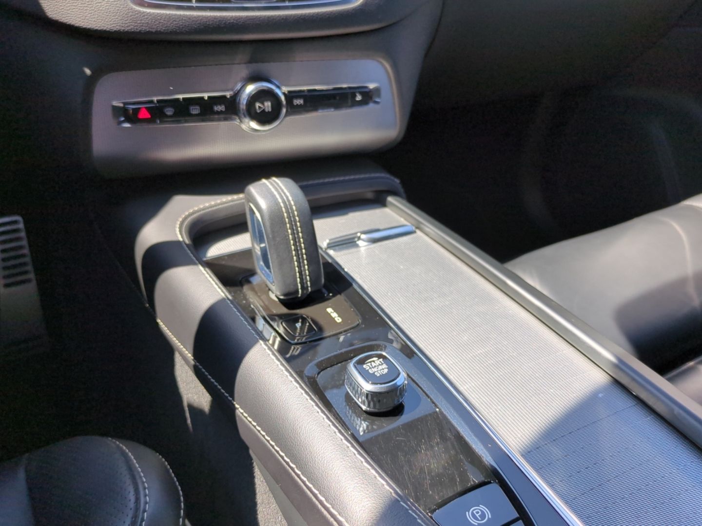 Volvo XC90 B5 AWD R Design HUD AHK Navi 360° AHK Stand