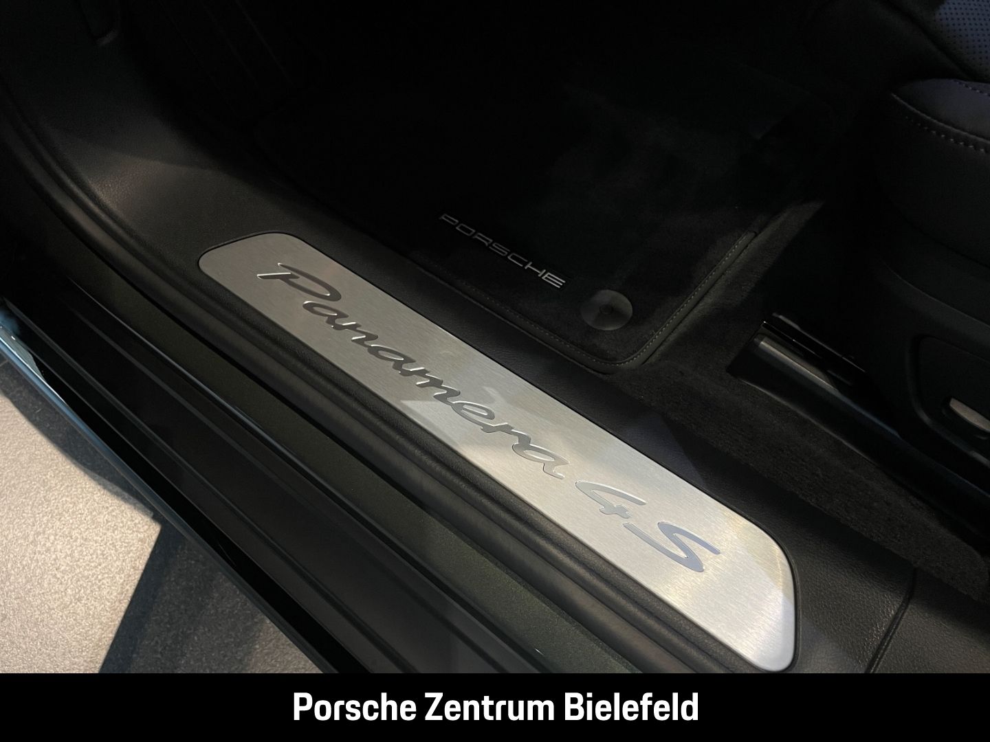 Porsche Panamera 4S E-Hybrid Surround-View Luftfederung