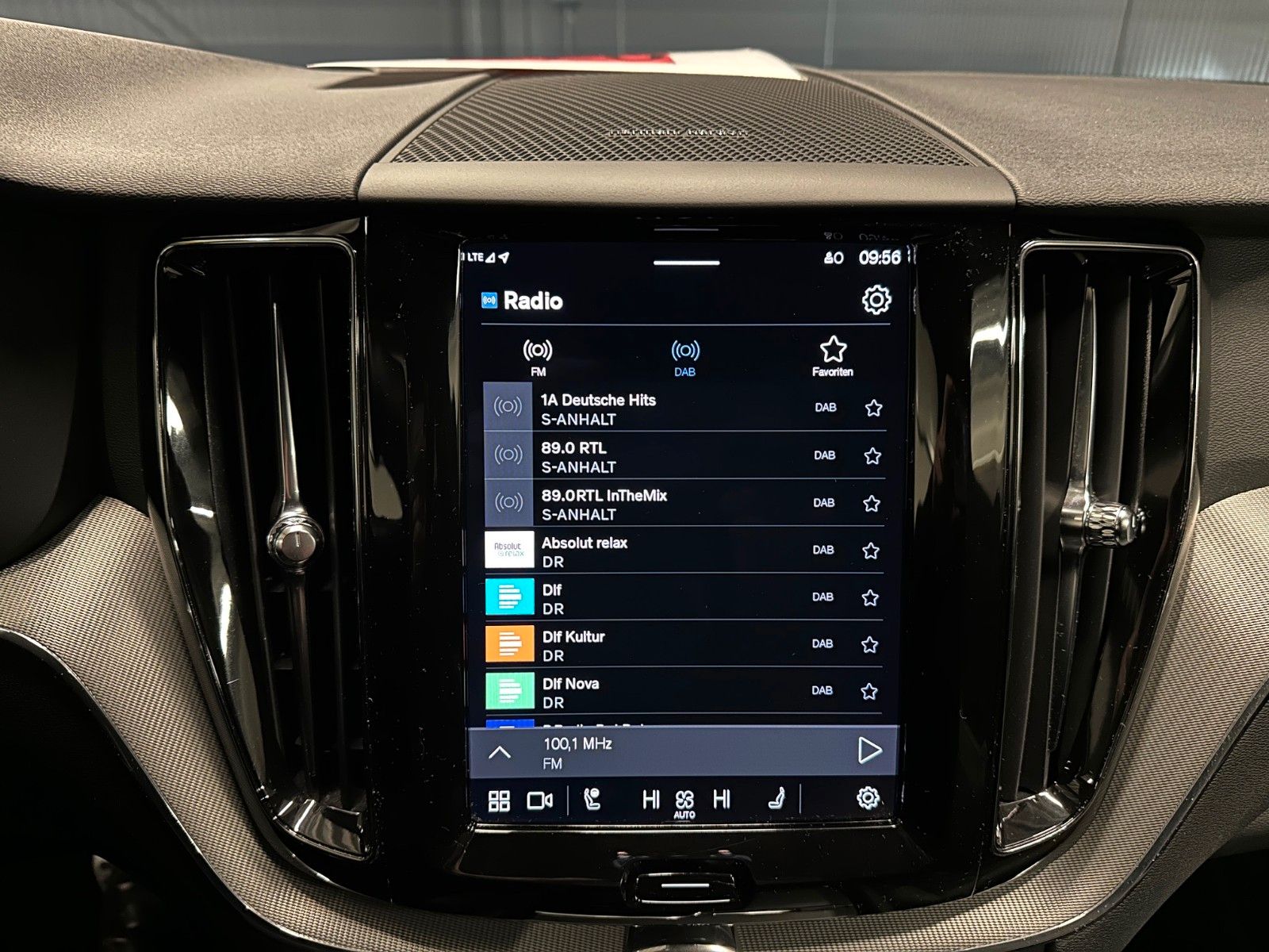 Volvo XC60 R-Design AWD *19Zoll*AHK*360°*Harman/Kardon