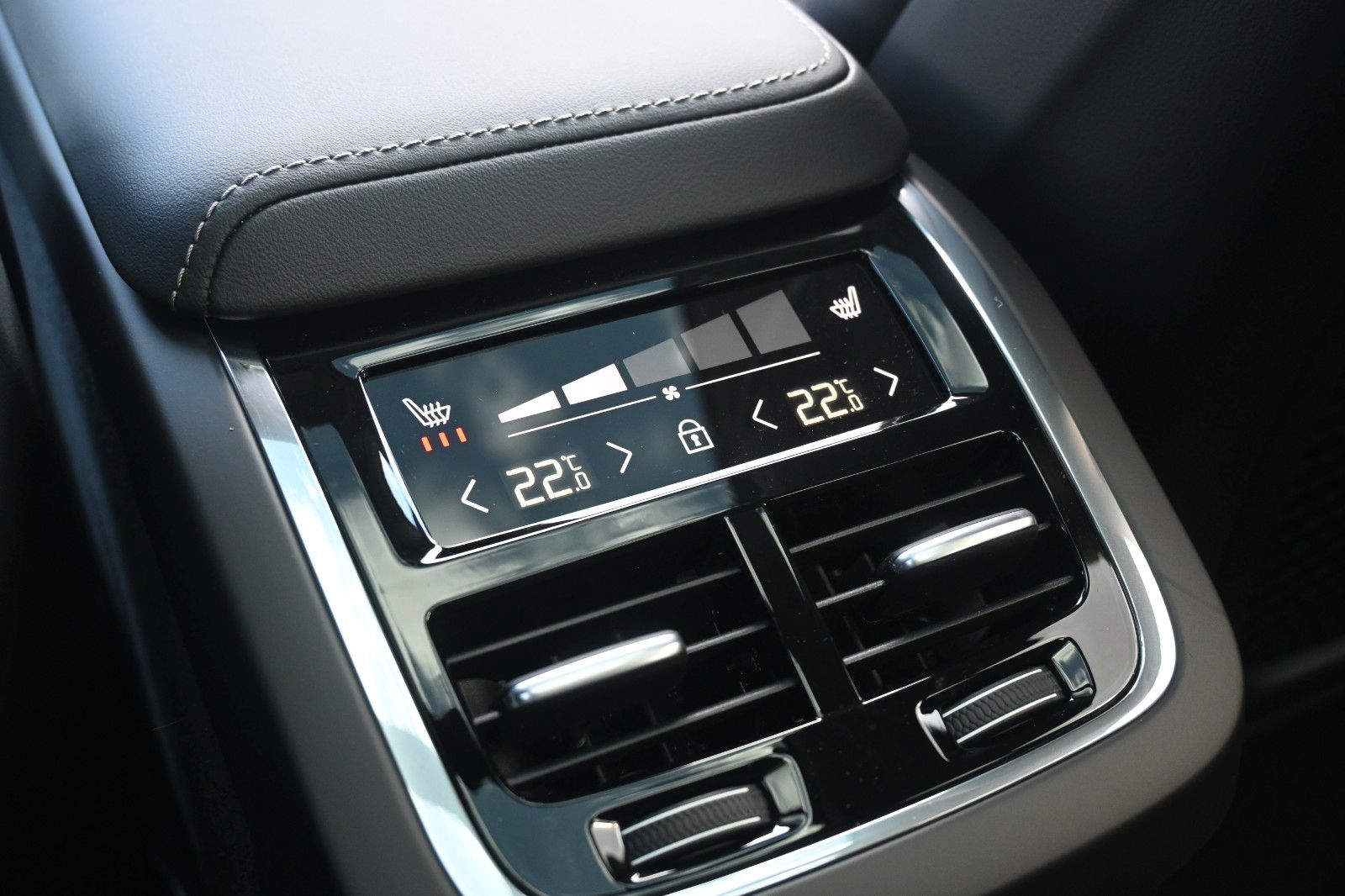 Volvo XC60 B4 D AWD Ultimate Dark*STDHZG*360°*LUFT*ACC