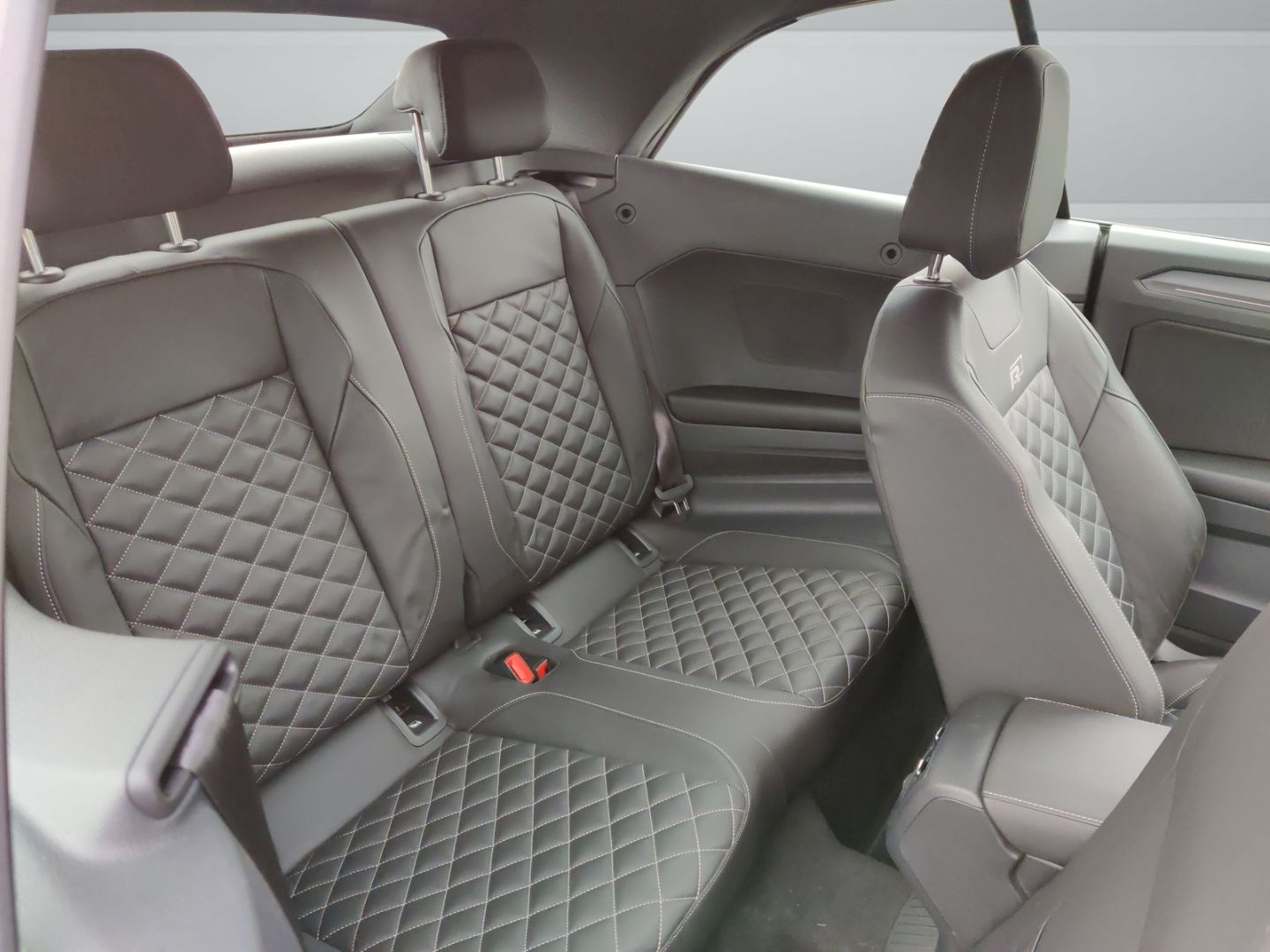 Volkswagen T-Roc R-Line - Samsaru's Car Outlet