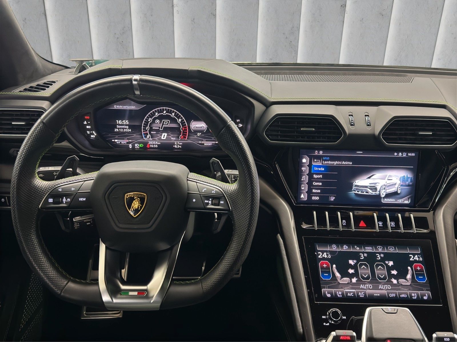 Lamborghini Urus 4.0 V8 - Samsaru's Car Outlet