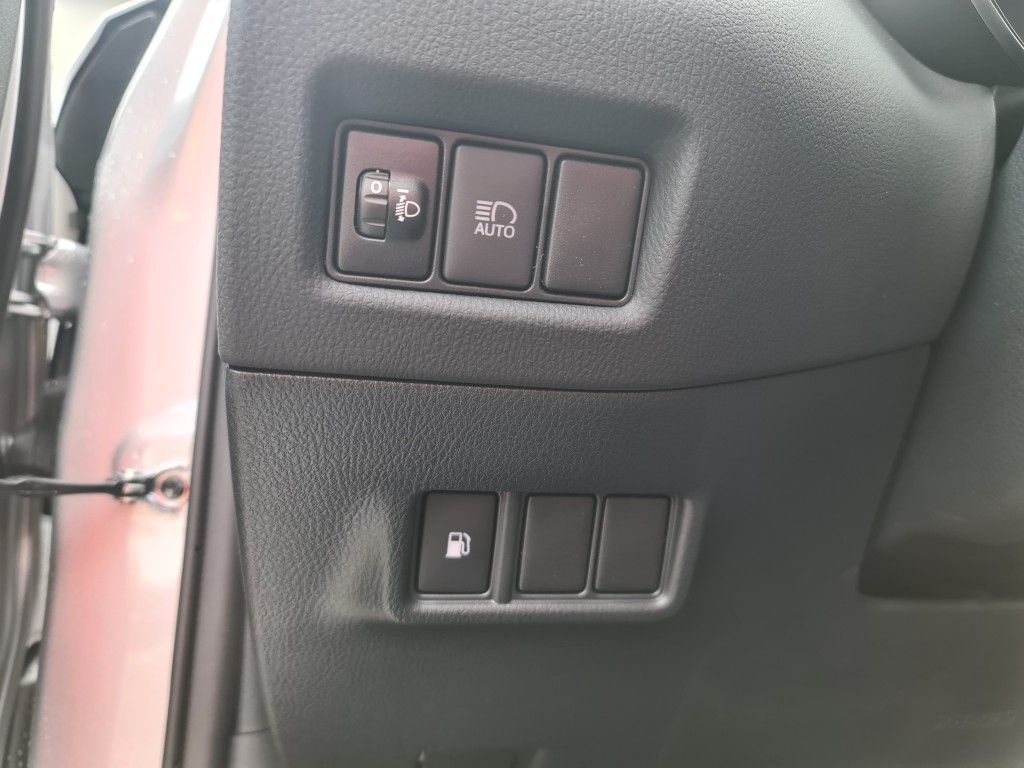 Toyota C-HR Hybrid - Samsaru's Car Outlet