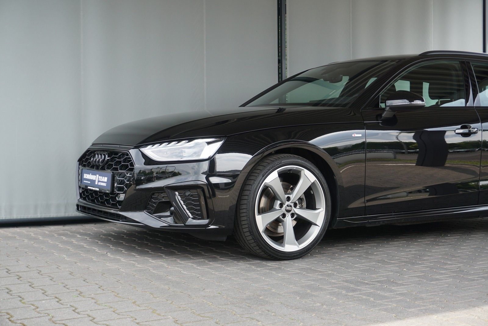 Audi A4 Avant 35 TDI S tronic S line - Samsaru's Car Outlet