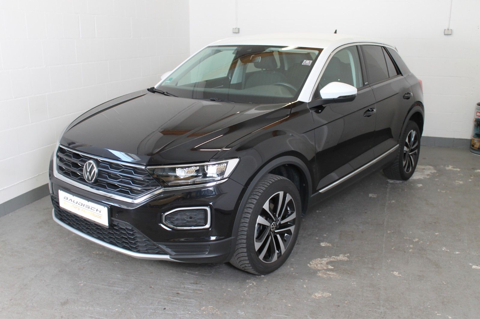 Volkswagen T-Roc United - Samsaru's Car Outlet