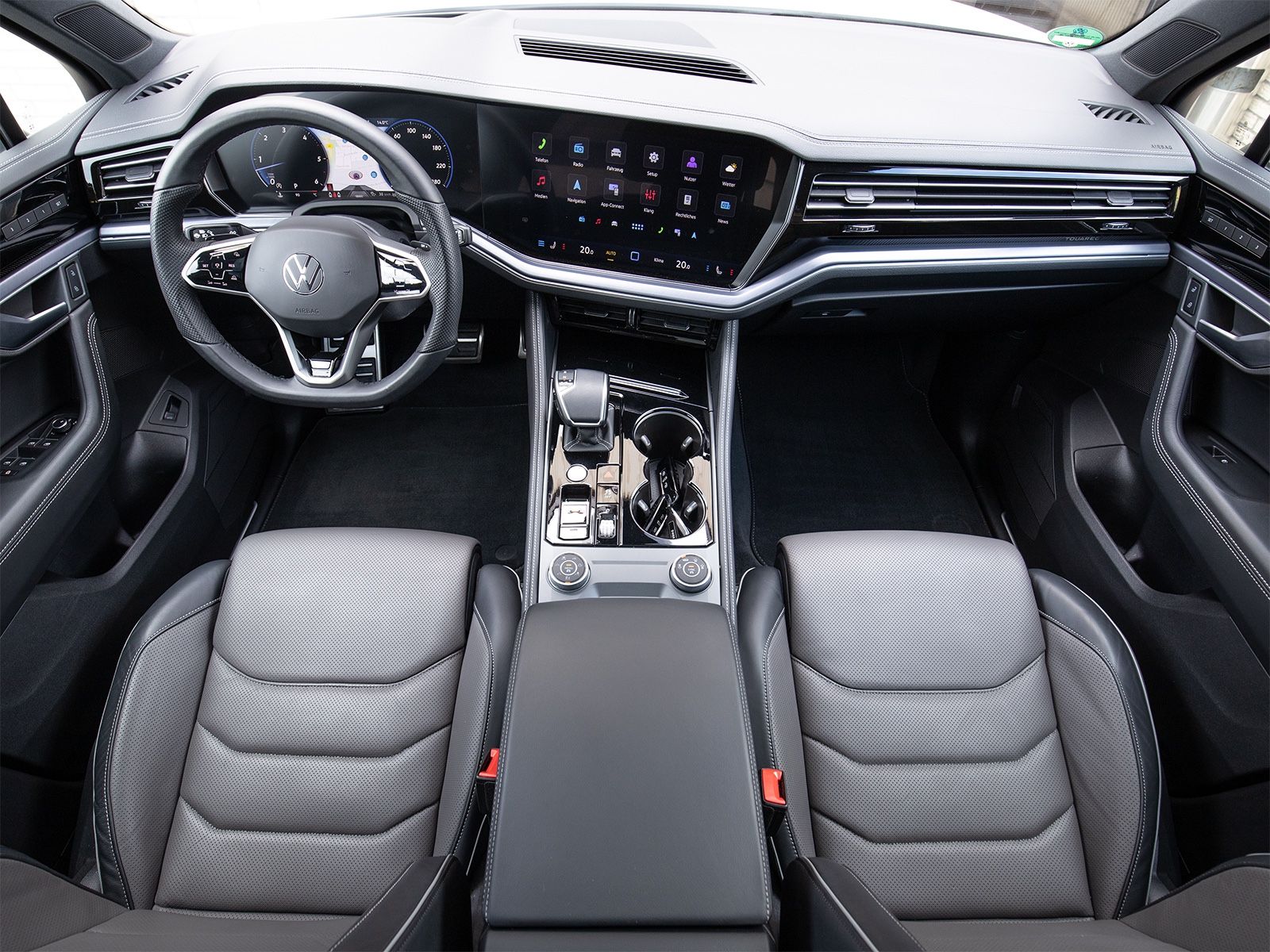 Volkswagen Touareg R-Line - Samsaru's Car Outlet