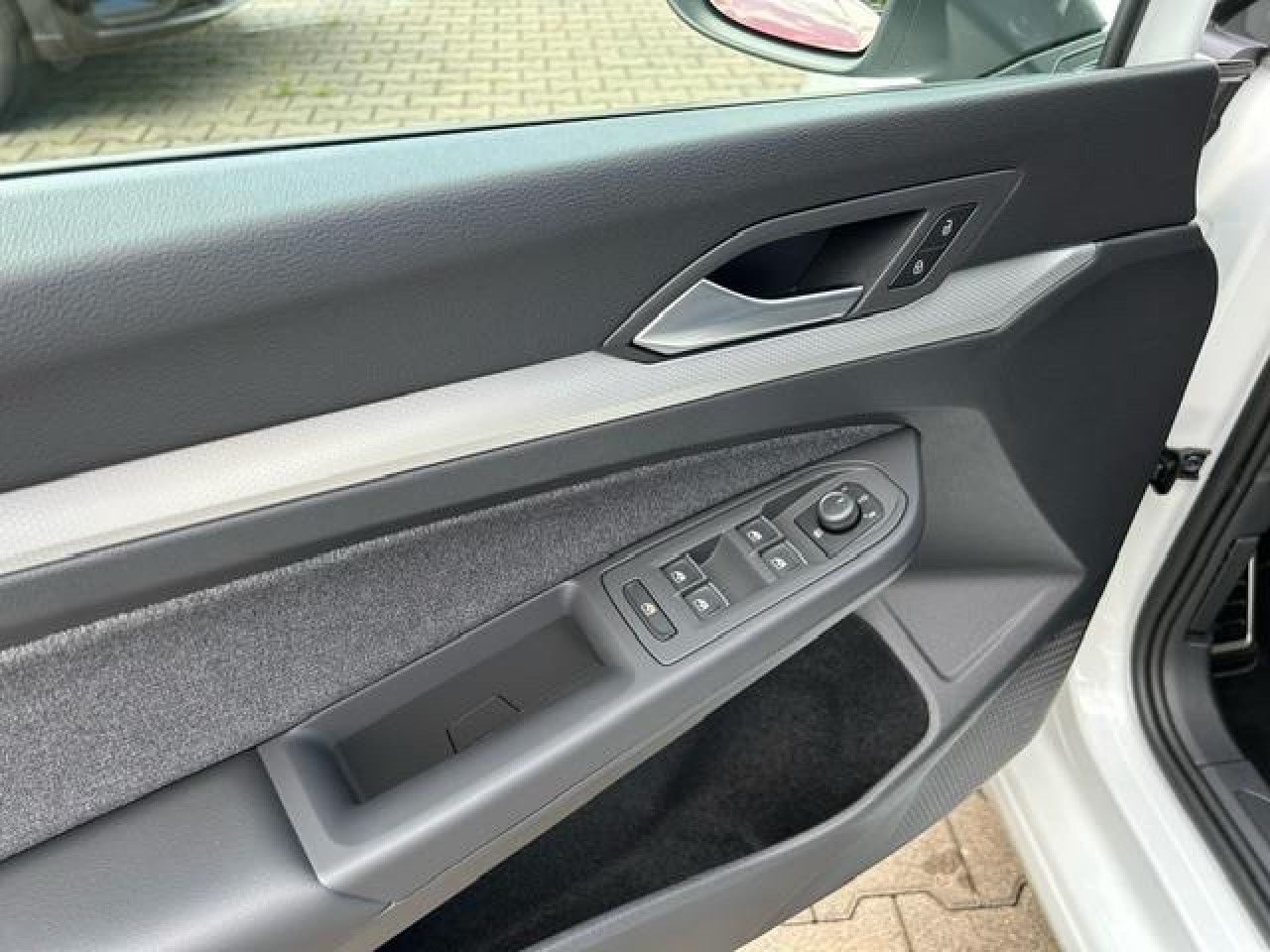 Volkswagen Golf VIII Move 1.5 l TSI - Samsaru's Car Outlet