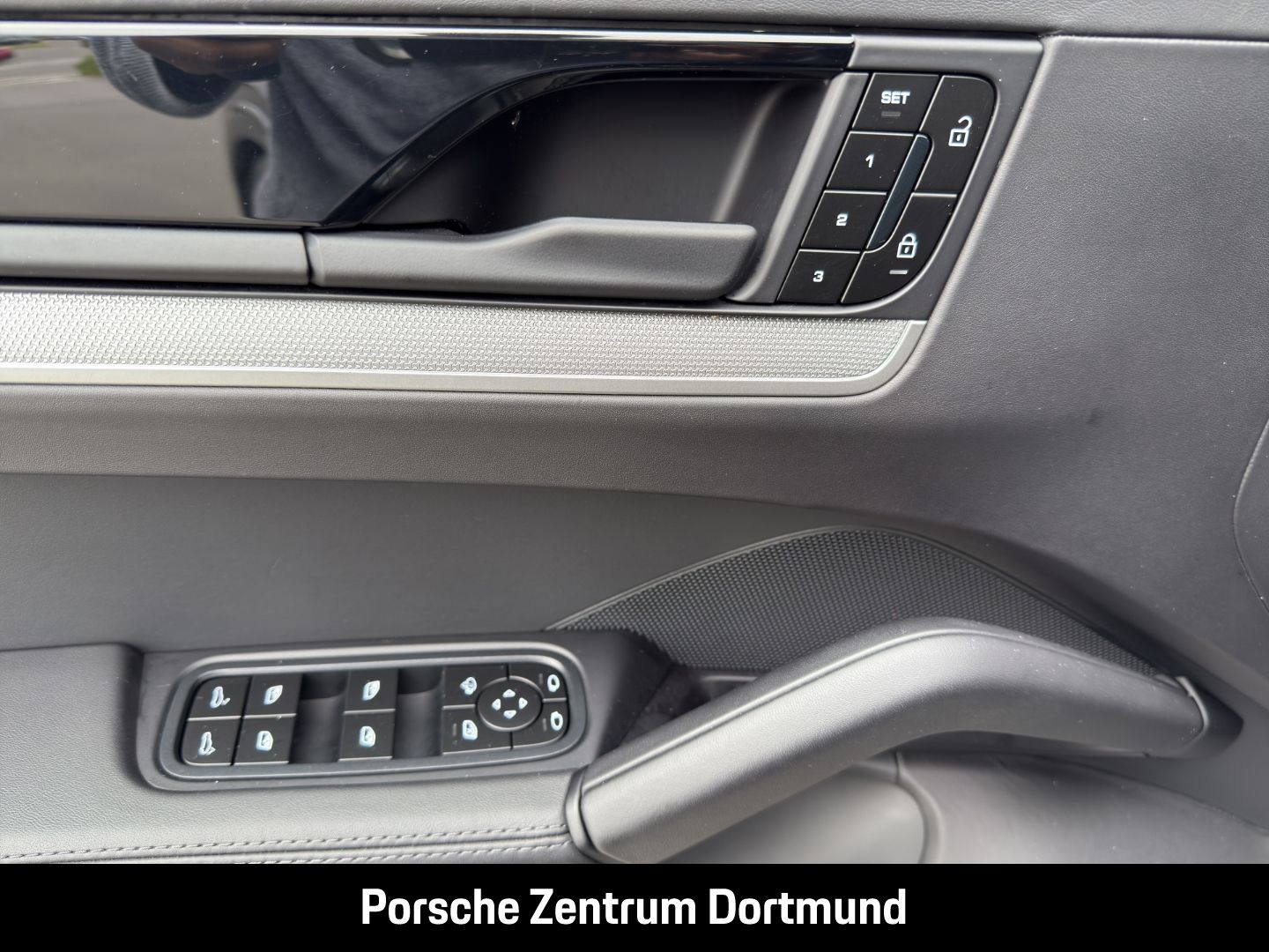 Porsche Cayenne S BOSE InnoDrive Panoramadach LED-Matrix