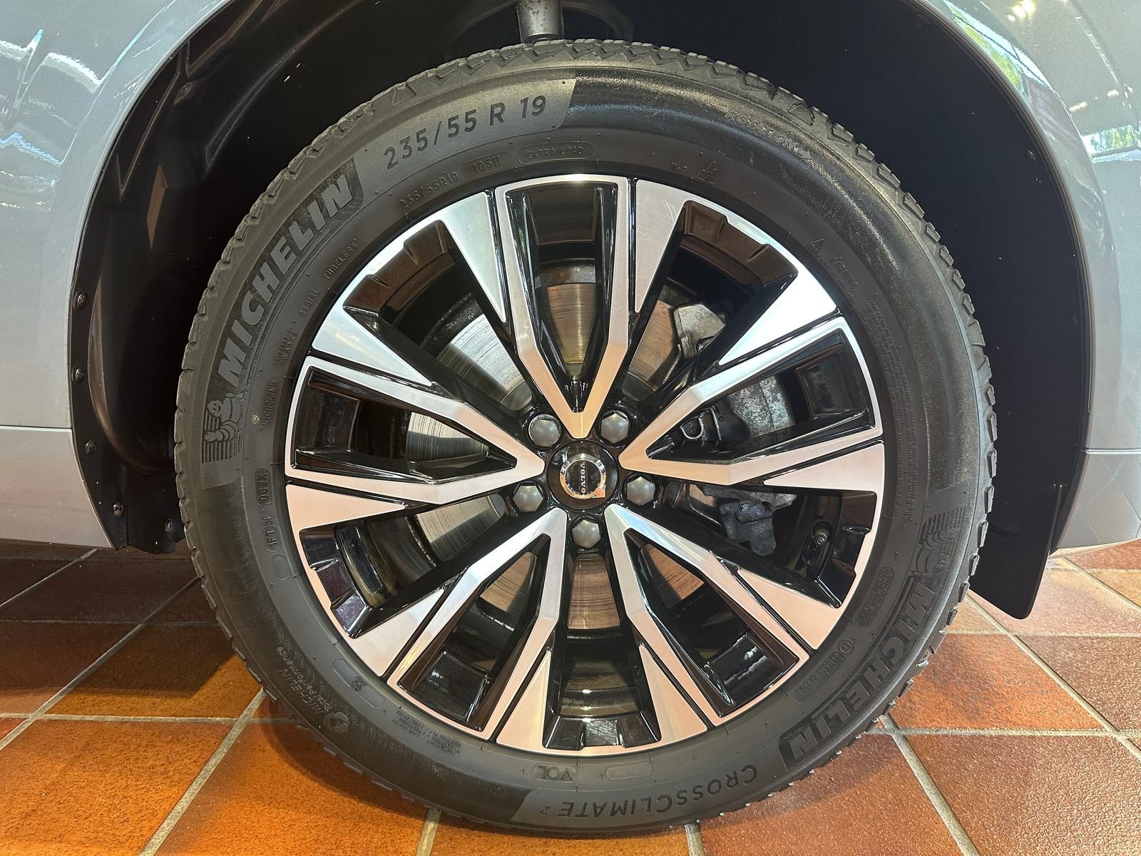 Volvo XC60 B4D AWD PLUS DARK VLED ACC HK 4xSHZ DRIV-AS