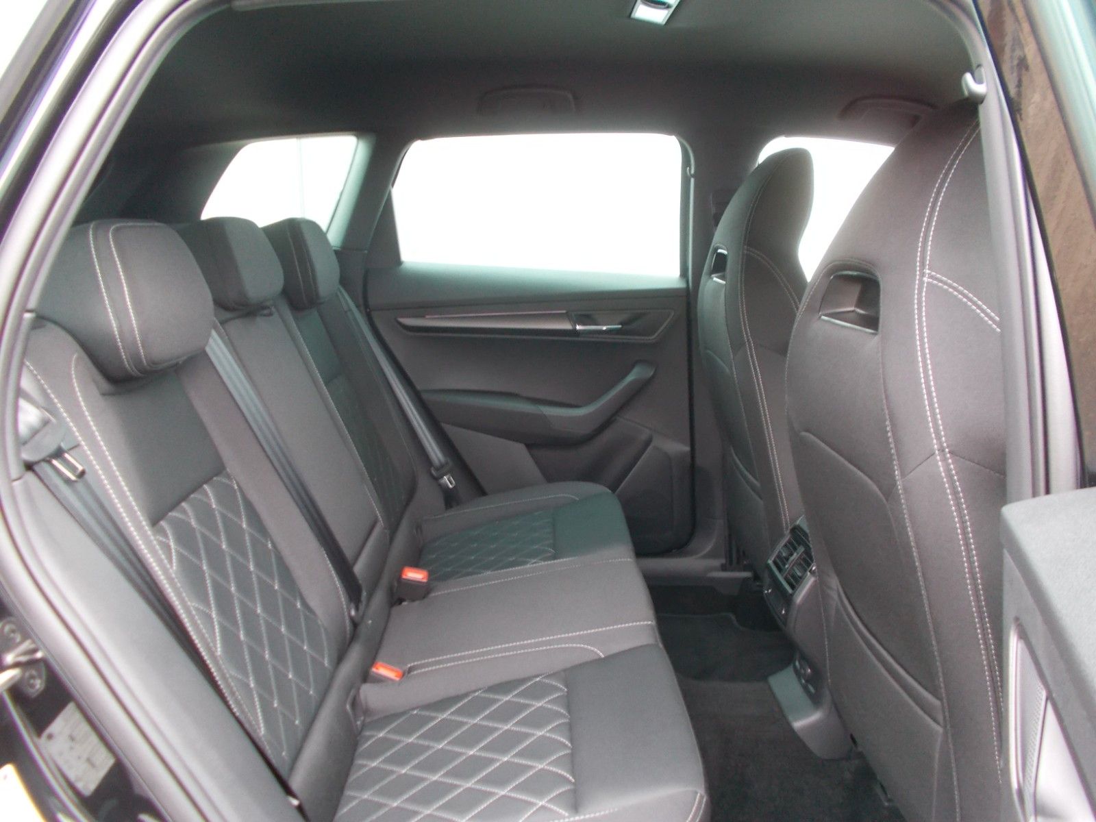 Skoda Karoq  1.5 TSI Sportline * DSG * Navi *AHK *360°