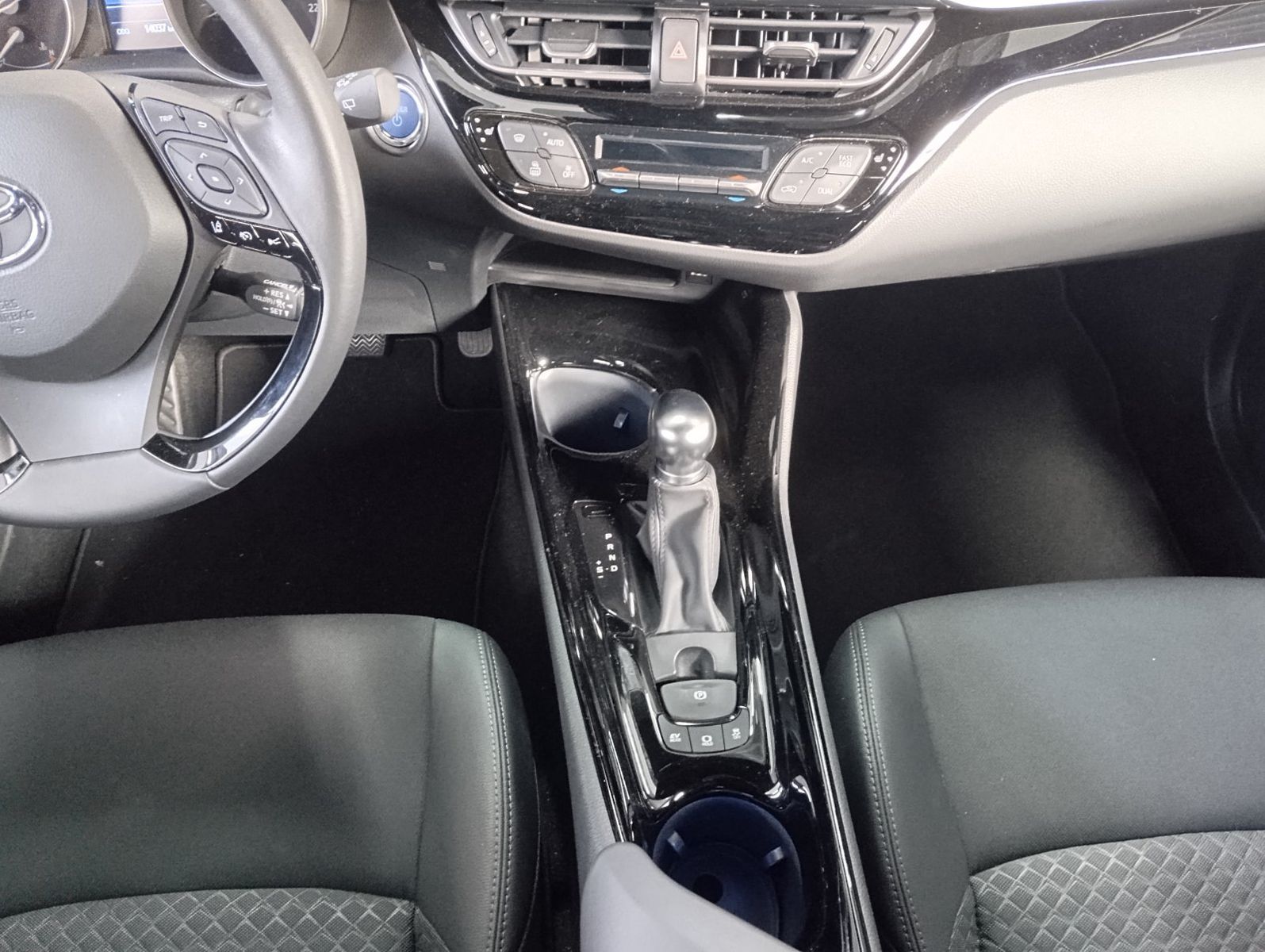 Toyota C-HR 2.0l Hybrid Automatik Team D, Toter Winkel