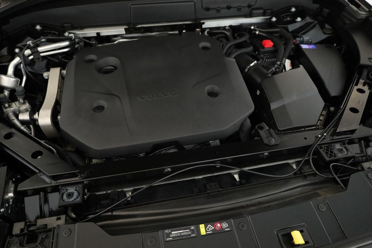 Volvo XC60 B4 AWD Plus Dark LED Pano ACC Kam 21" AHK