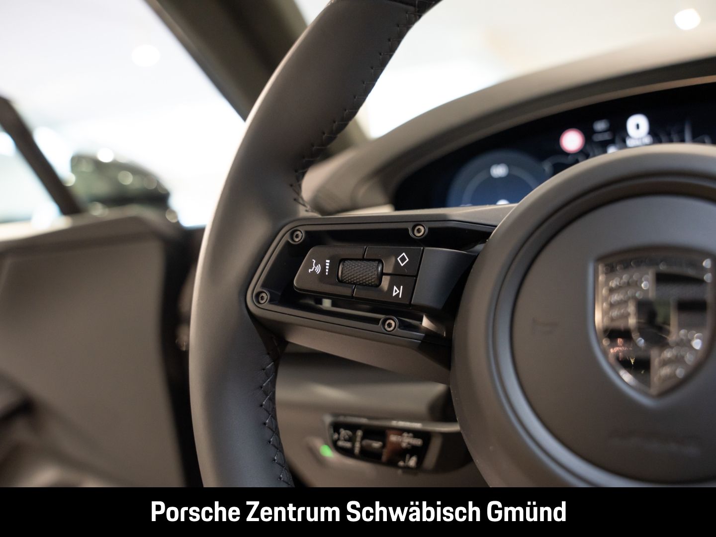 Porsche Macan Turbo BOSE Luftfederung Panoramadach LED