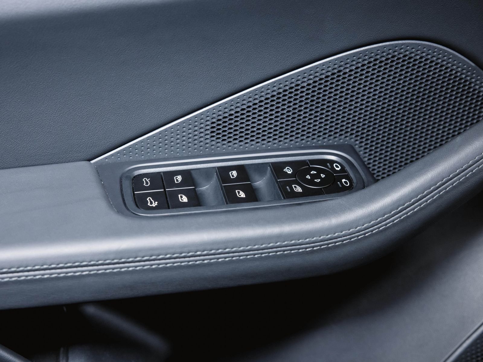 Porsche Macan 4 Electric - Samsaru's Car Outlet