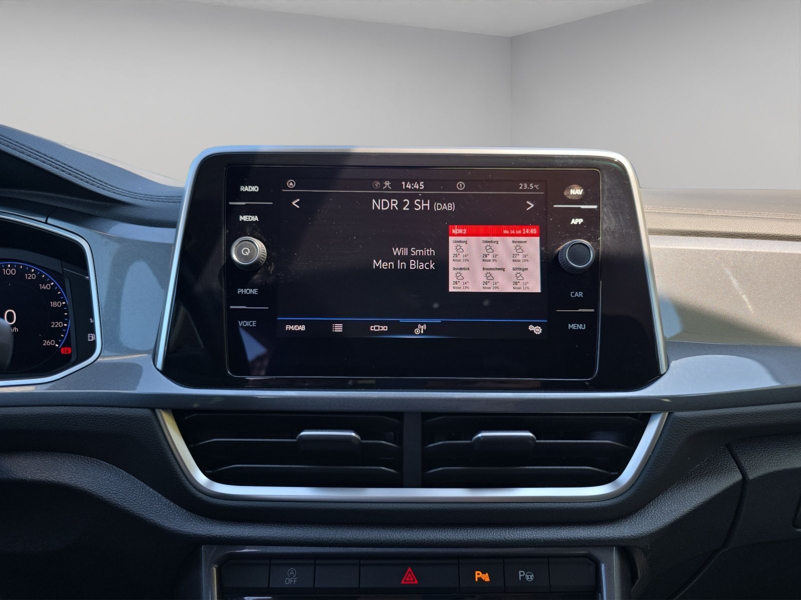 Volkswagen T-Roc 2.0 TDI Style - Samsaru's Car Outlet