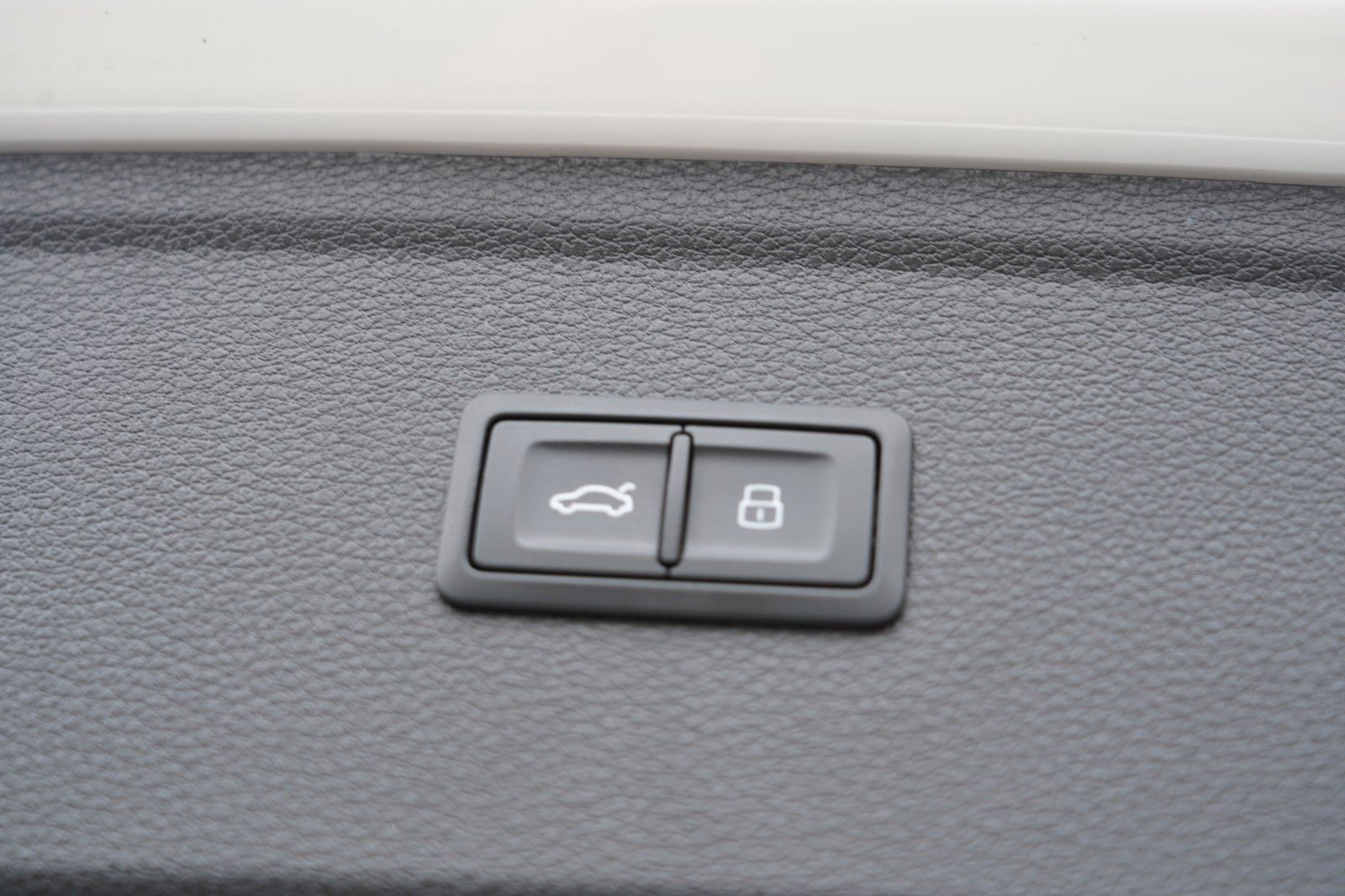 Audi Q5 40 TDI quattro S line PANO NAPPA HUD AHK KEY