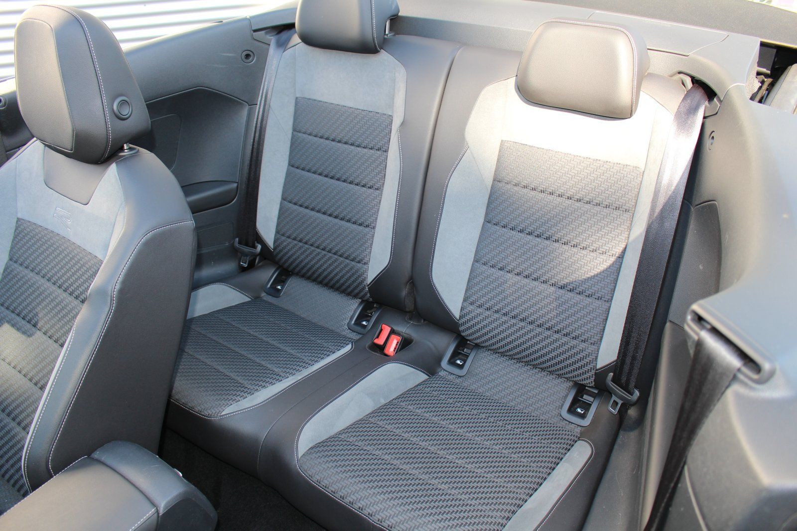 Volkswagen T-Roc 1.5 TSI DSG R-Line - Samsaru's Car Outlet