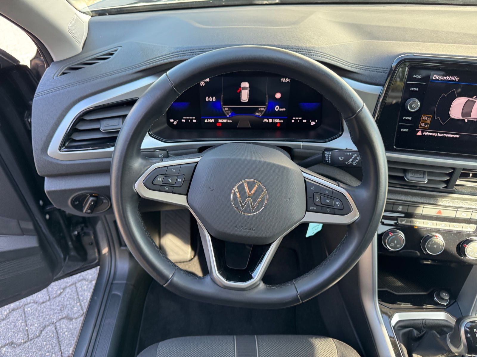 Volkswagen T-Roc 1.0 TSI Life - Samsaru's Car Outlet