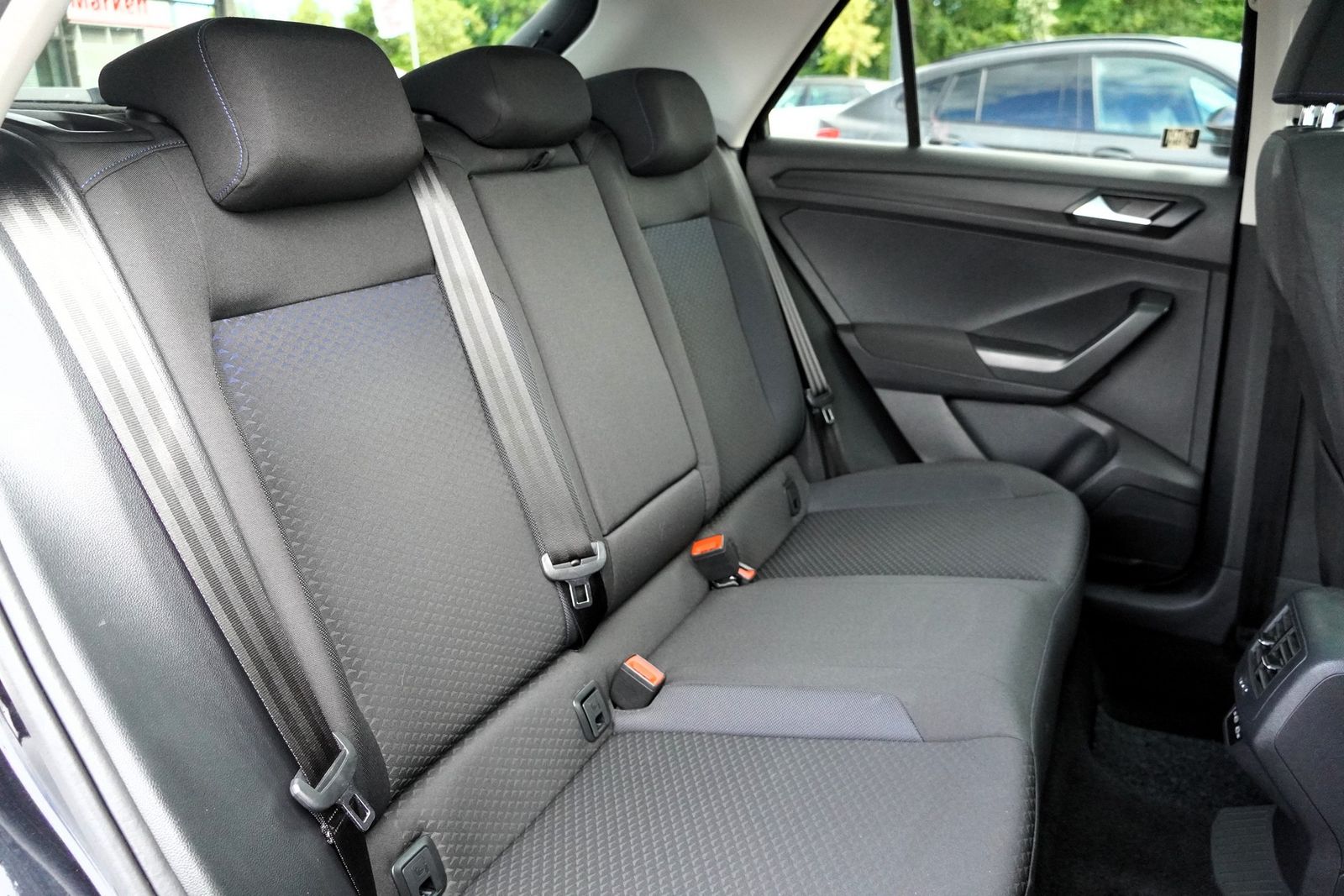 Volkswagen T-Roc 1.0 TSI United - Samsaru's Car Outlet