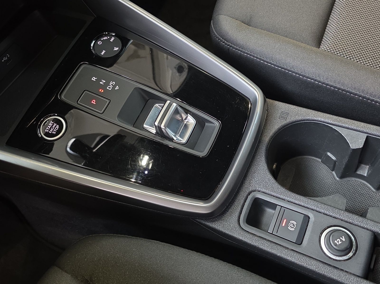 Audi A3 Sportback 40 TFSI e SITZHZG LM16 DAB