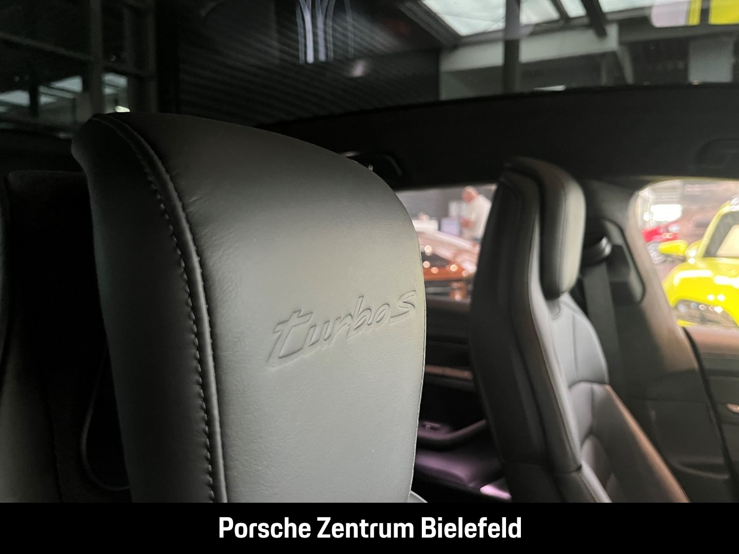 Porsche Taycan Turbo S Cross Turismo Burmester Panorama