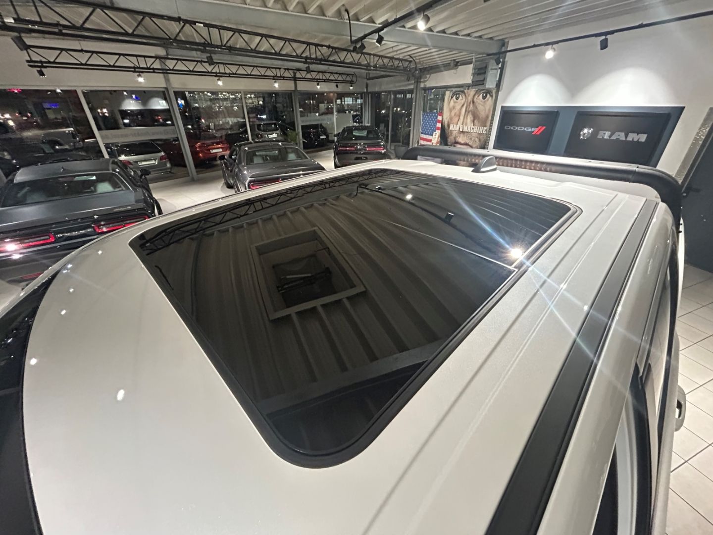 Dodge RAM Laramie Night, Luftfahrwerk, Pano, LED, V8
