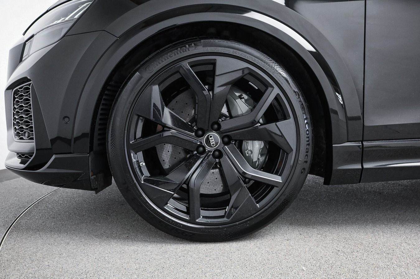 Audi RS Q8 PANO*RS-AGA*305KM/H*KERAMIK*NACHTSICHT*B&O