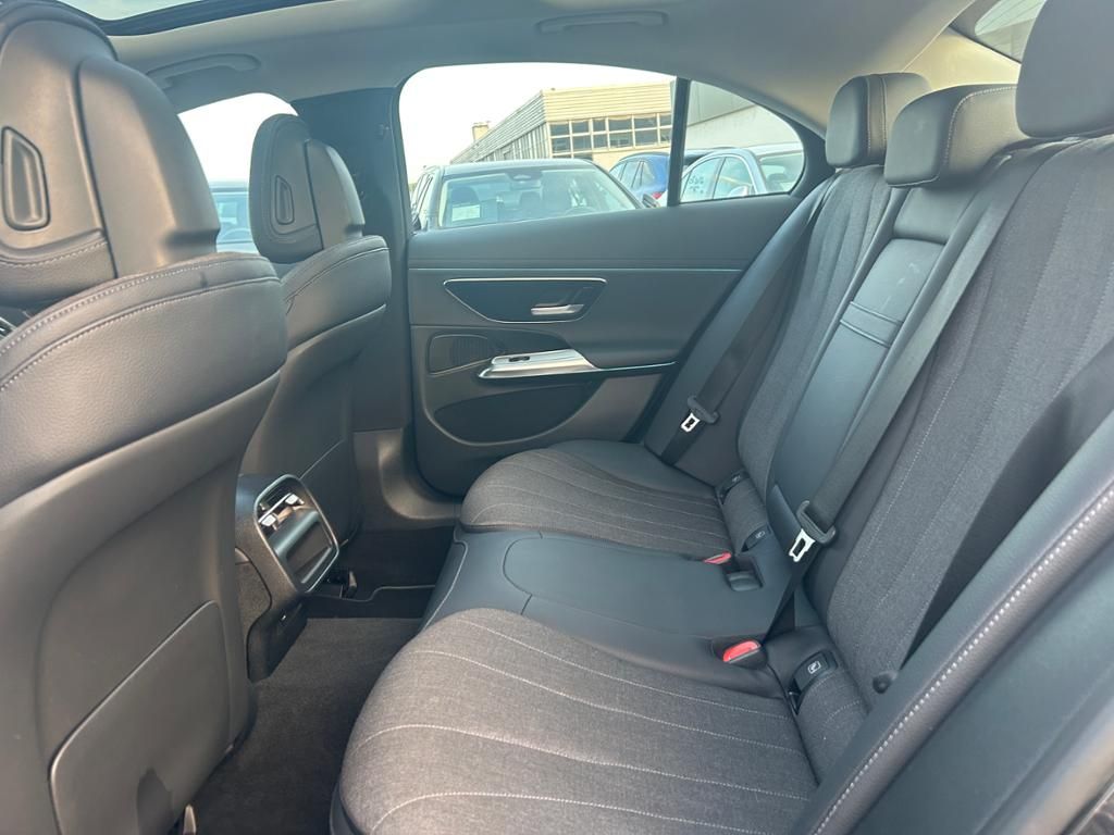 Mercedes-Benz E 200 - Samsaru's Car Outlet