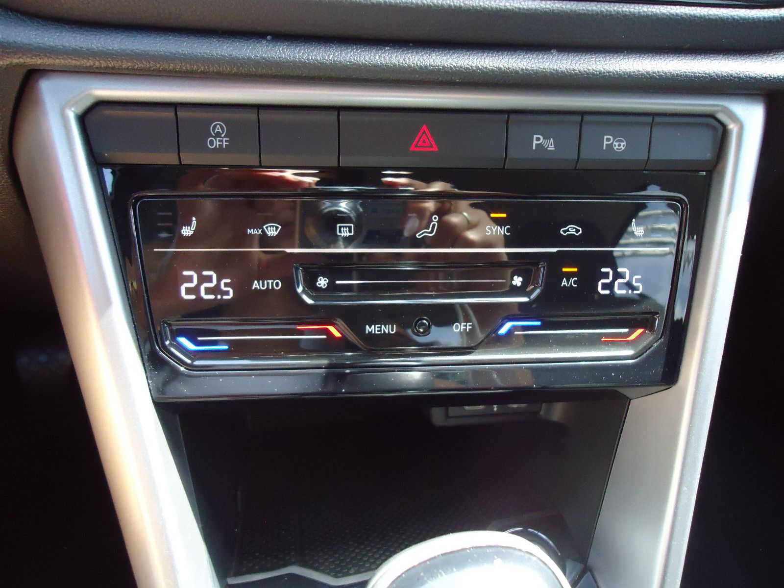 Volkswagen T-Roc Life TSI - Samsaru's Car Outlet