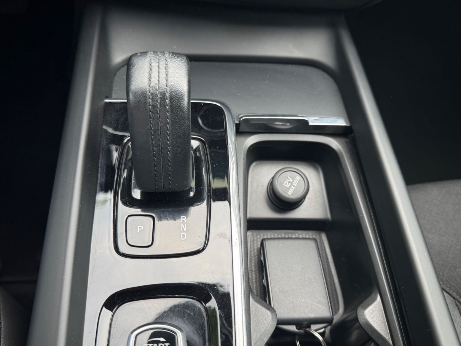 Volvo XC60 Momentum Pro AWD - Samsaru's Car Outlet