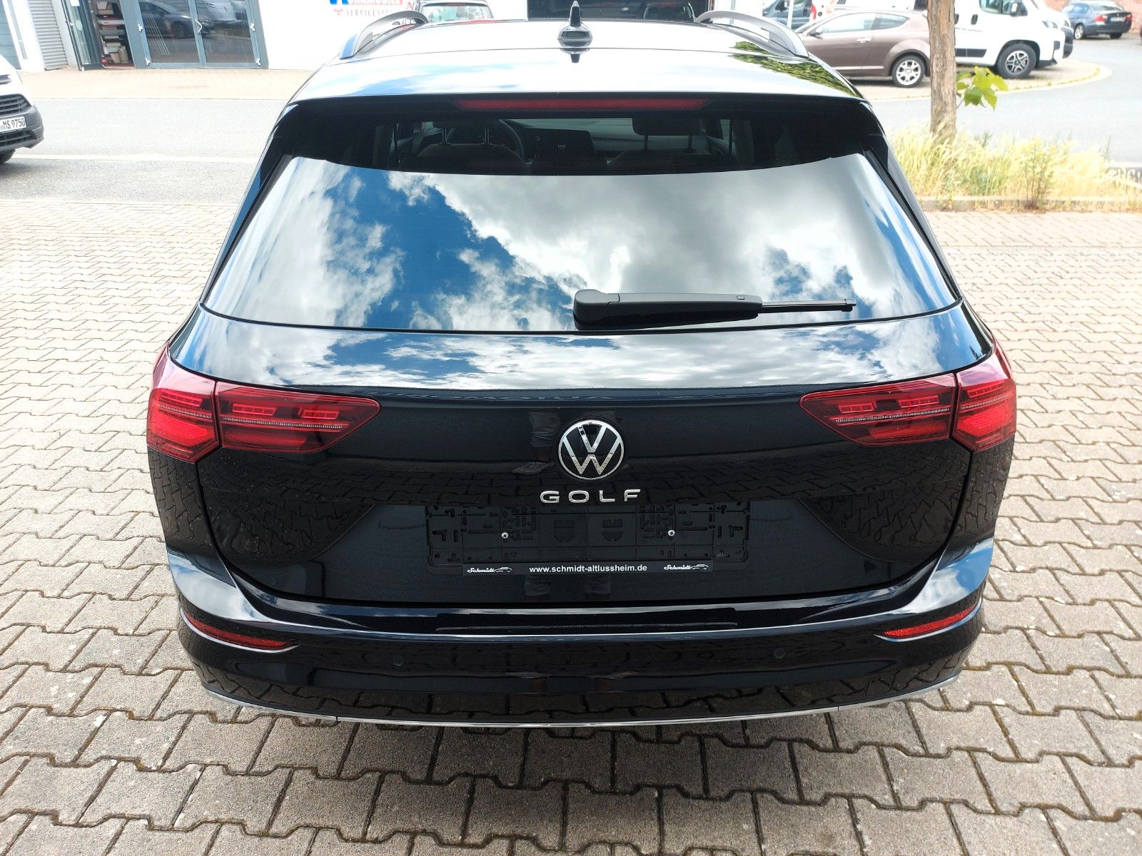 Volkswagen Golf VIII Variant 2.0 TDI Style - Samsaru's Car Outlet