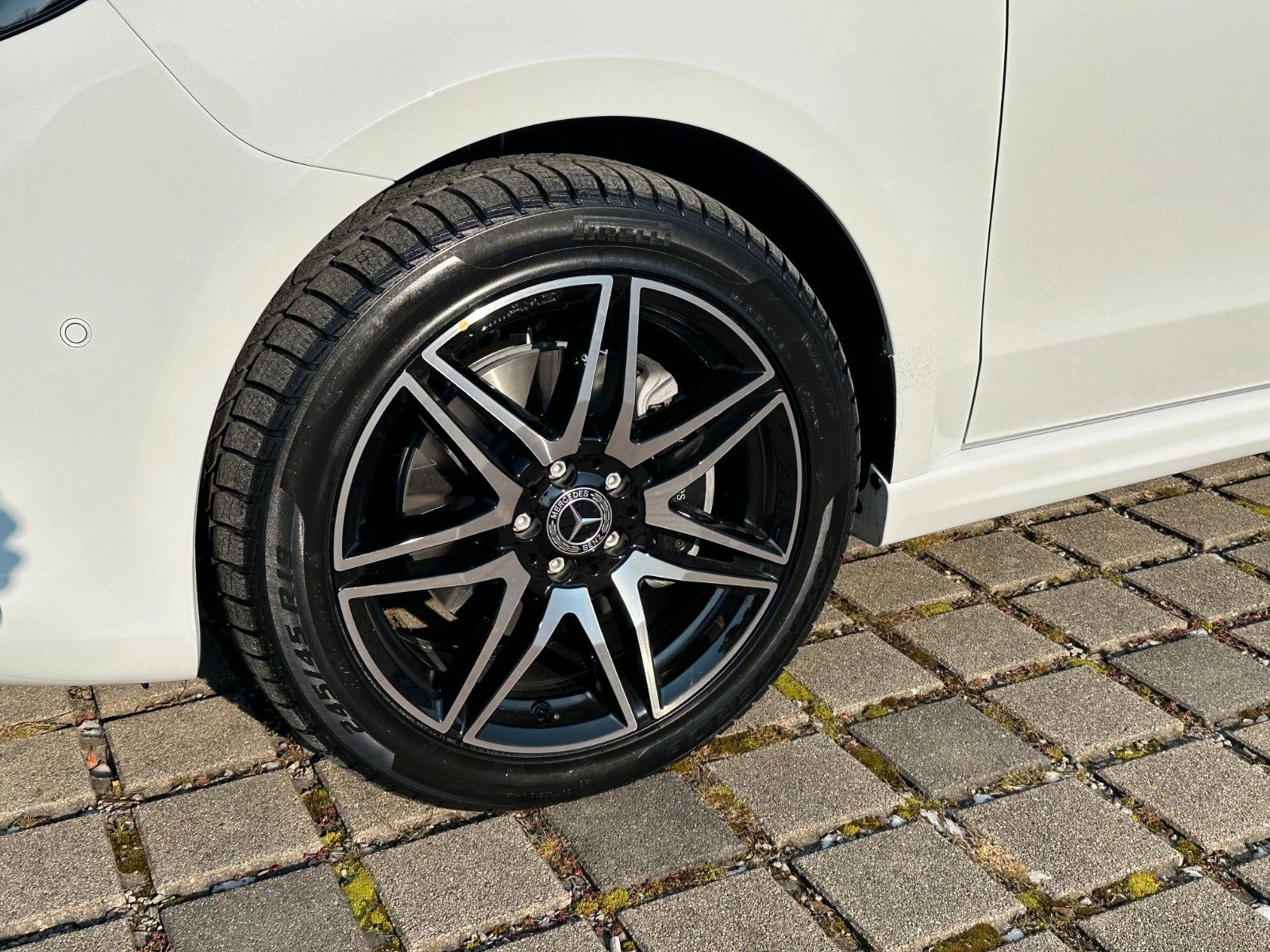 Mercedes-Benz V 220 d - Samsaru's Car Outlet