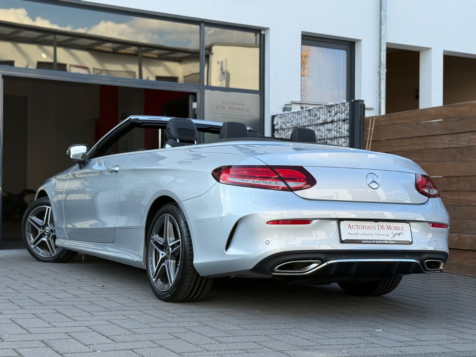 Mercedes-Benz C 200 Cabrio AMG Line - Samsaru's Car Outlet