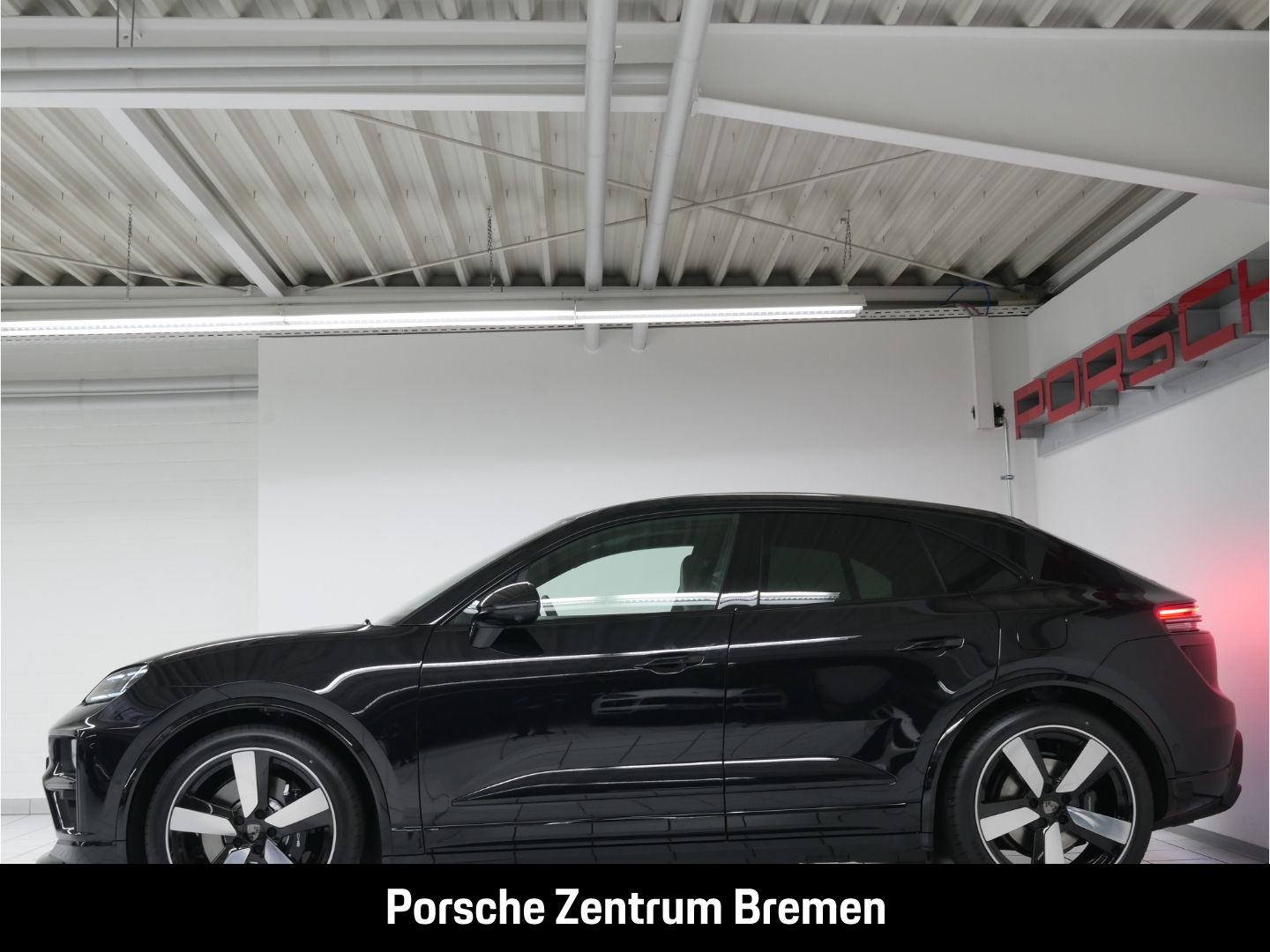 Porsche Macan Electric Turbo Sportpaket - Samsaru's Car Outlet