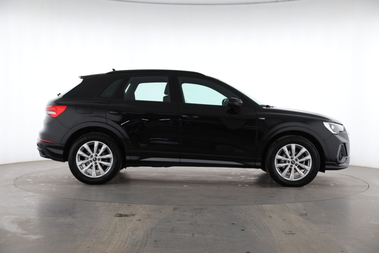 Audi Q3 35 TDI quattro S tronic S line - Samsaru's Car Outlet