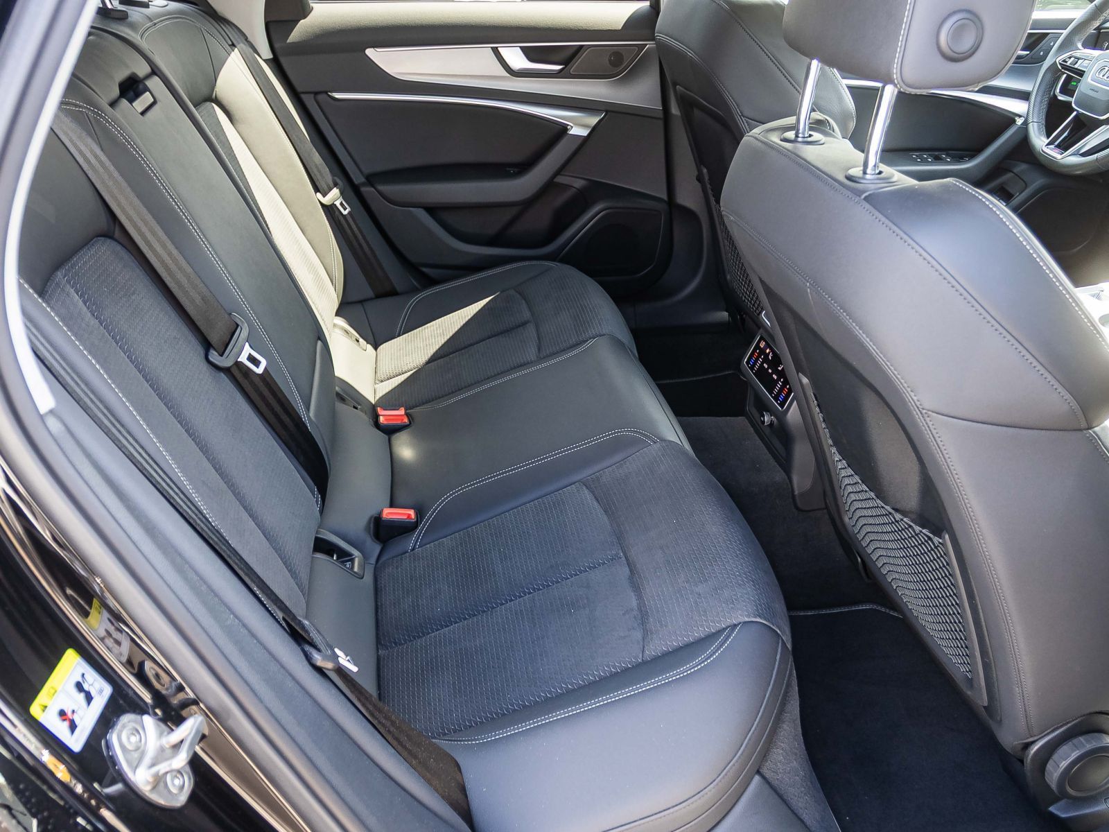 Audi A6 Avant S line 55TFSI e - Samsaru's Car Outlet