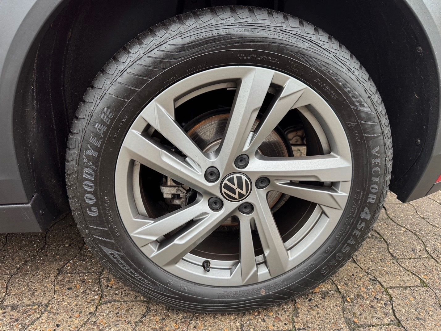 Volkswagen T-Roc R-Line - Samsaru's Car Outlet