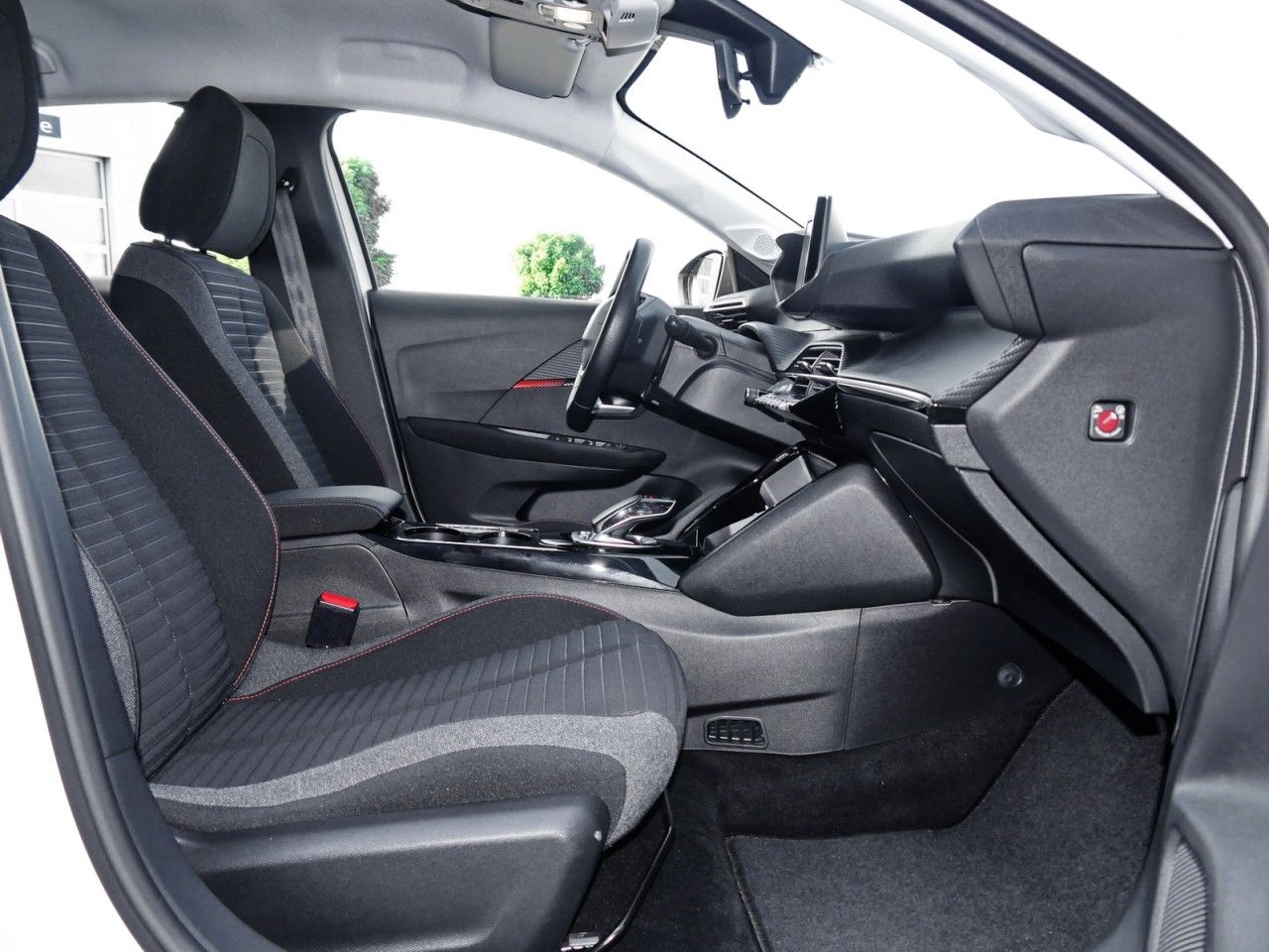 Peugeot 208-e Active Pack 136 - Samsaru's Car Outlet