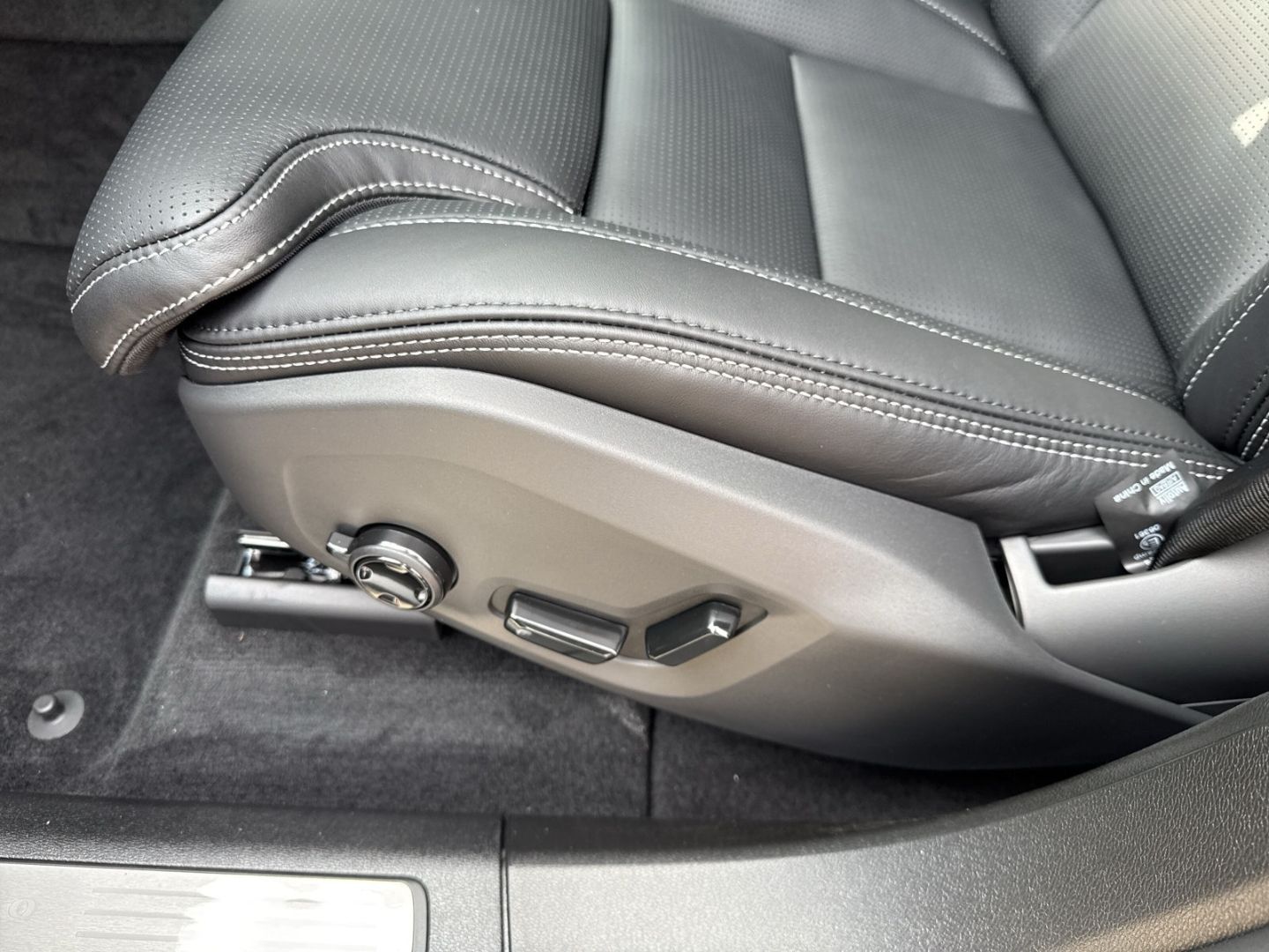 Volvo XC60 Ultra Black Edition Recharge Plug-In Hybrid