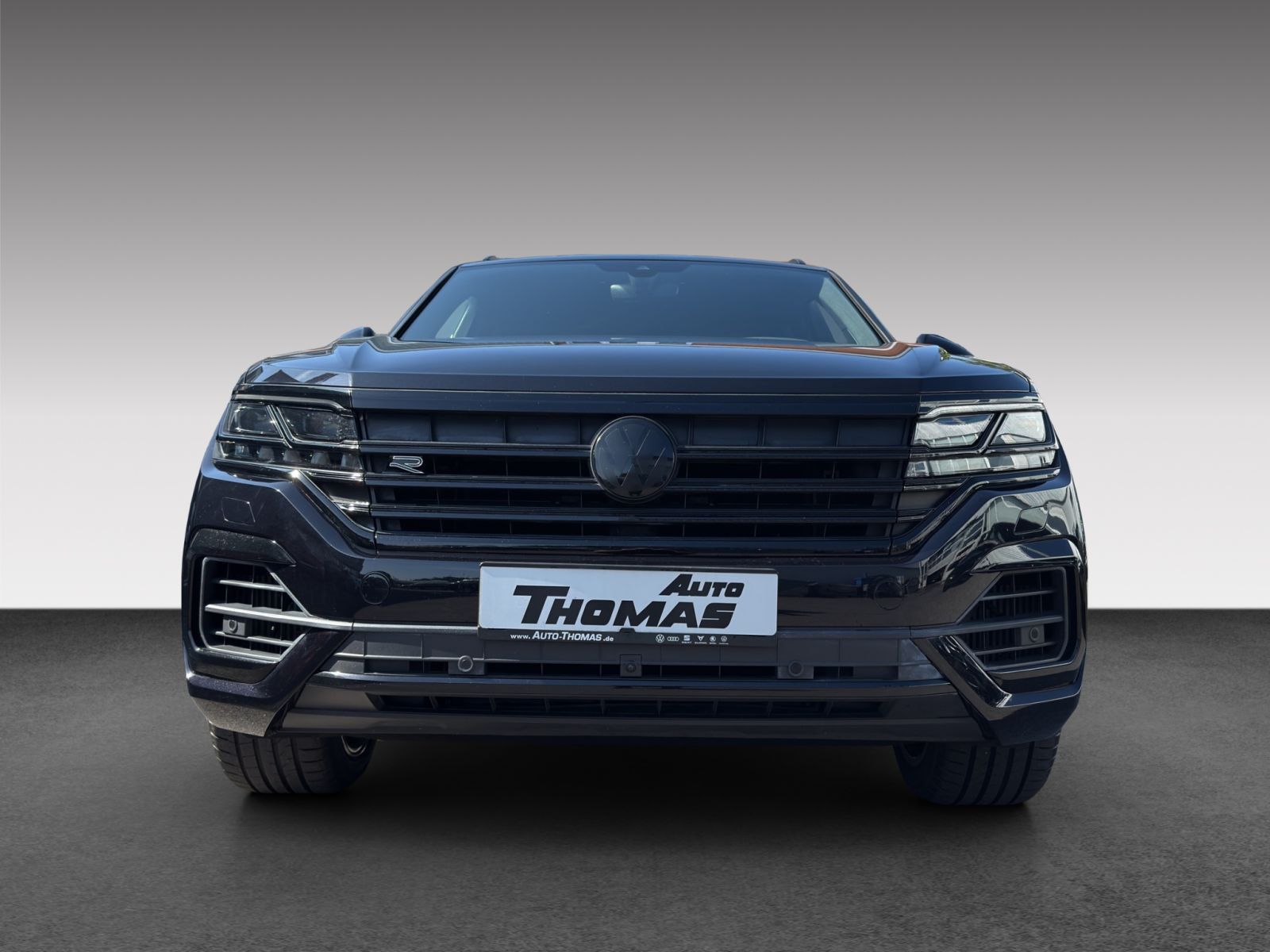 Volkswagen Touareg R-Line - Samsaru's Car Outlet