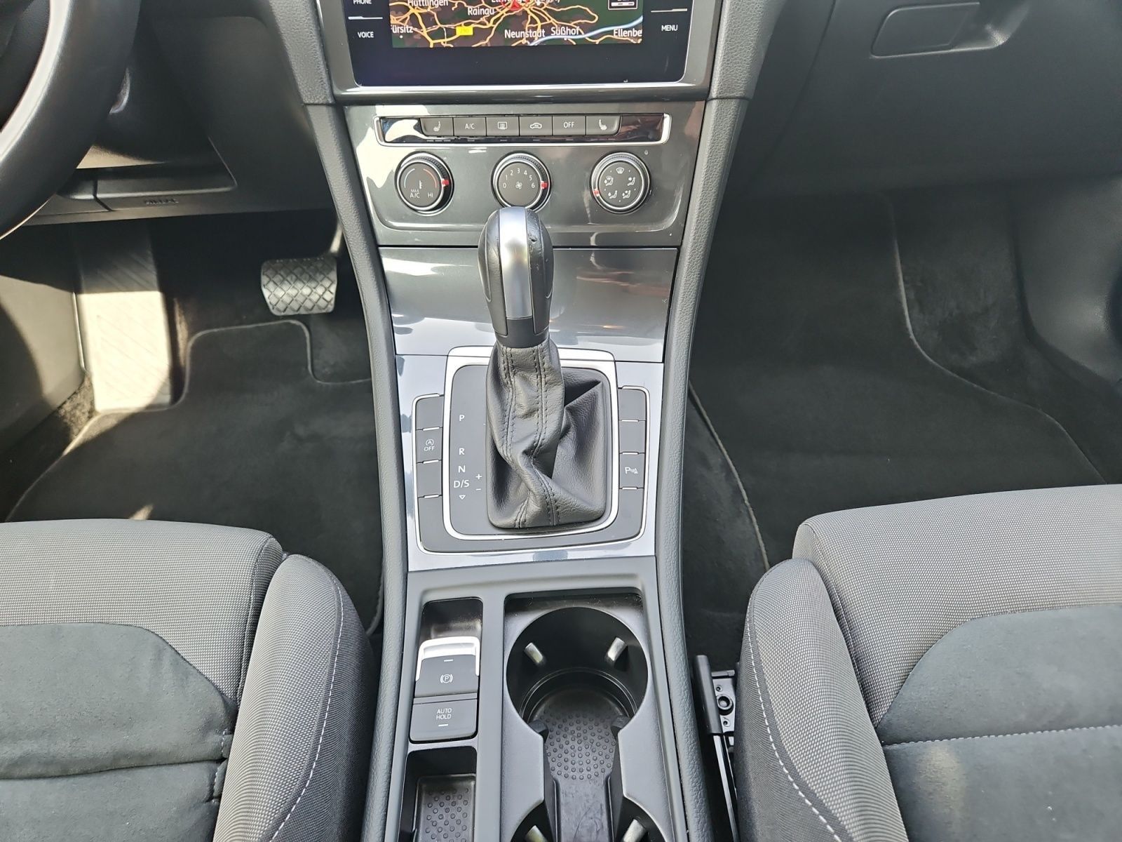 Volkswagen Golf VII Variant 2.0TDI Comfortline - Samsaru's Car Outlet