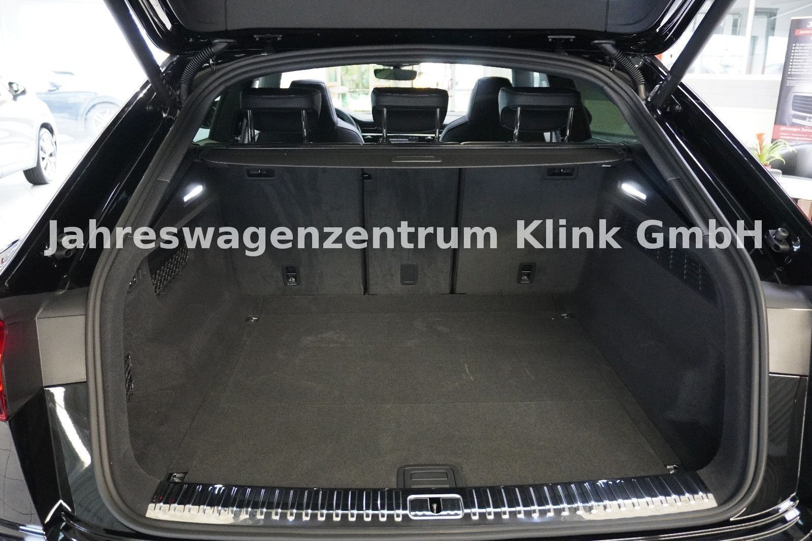 Audi Q8 S-Line 50 tdi quattro tiptronic - Samsaru's Car Outlet