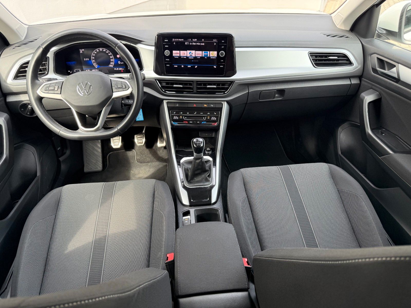 Volkswagen T-Roc Life - Samsaru's Car Outlet