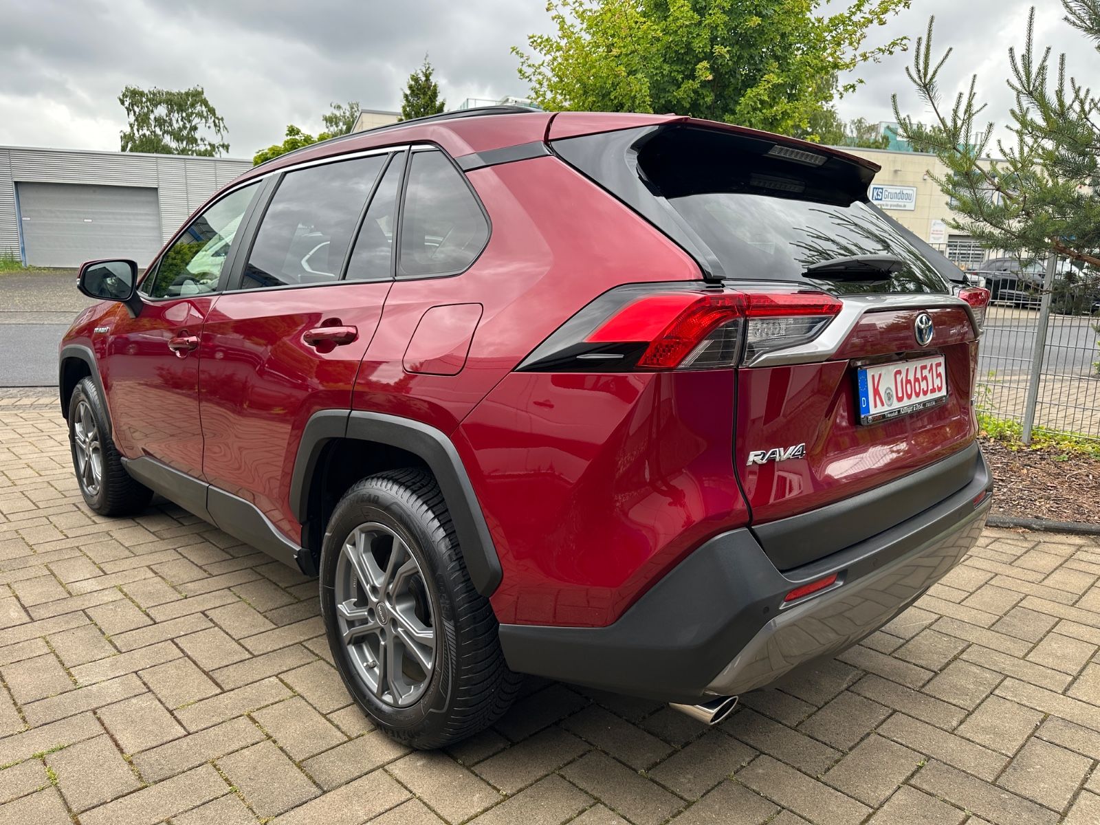 Toyota RAV 4 2.5 Hybrid 4x4 - Samsaru's Car Outlet