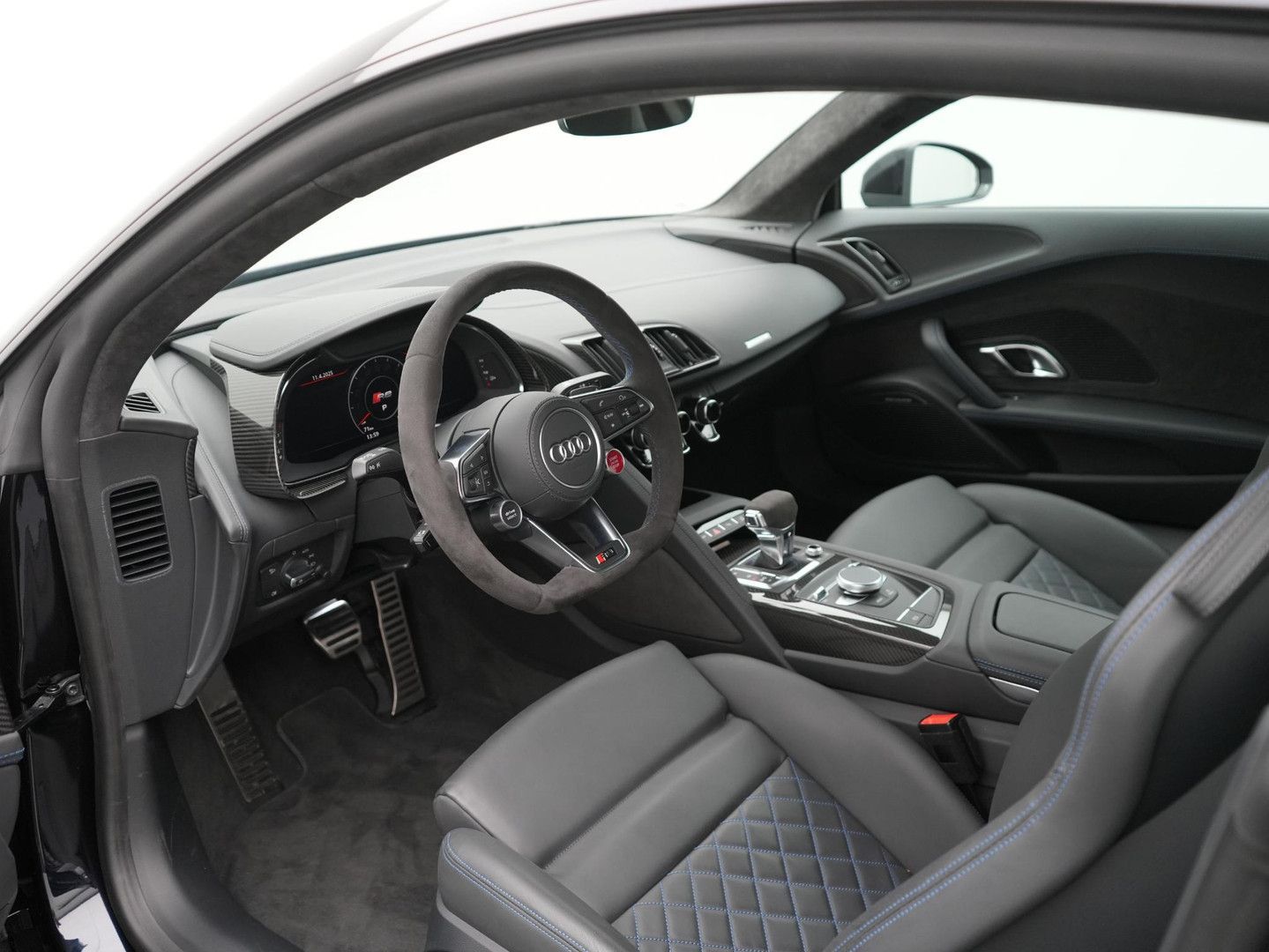 Audi R8 5.2 performance RWD - Samsaru's Car Outlet