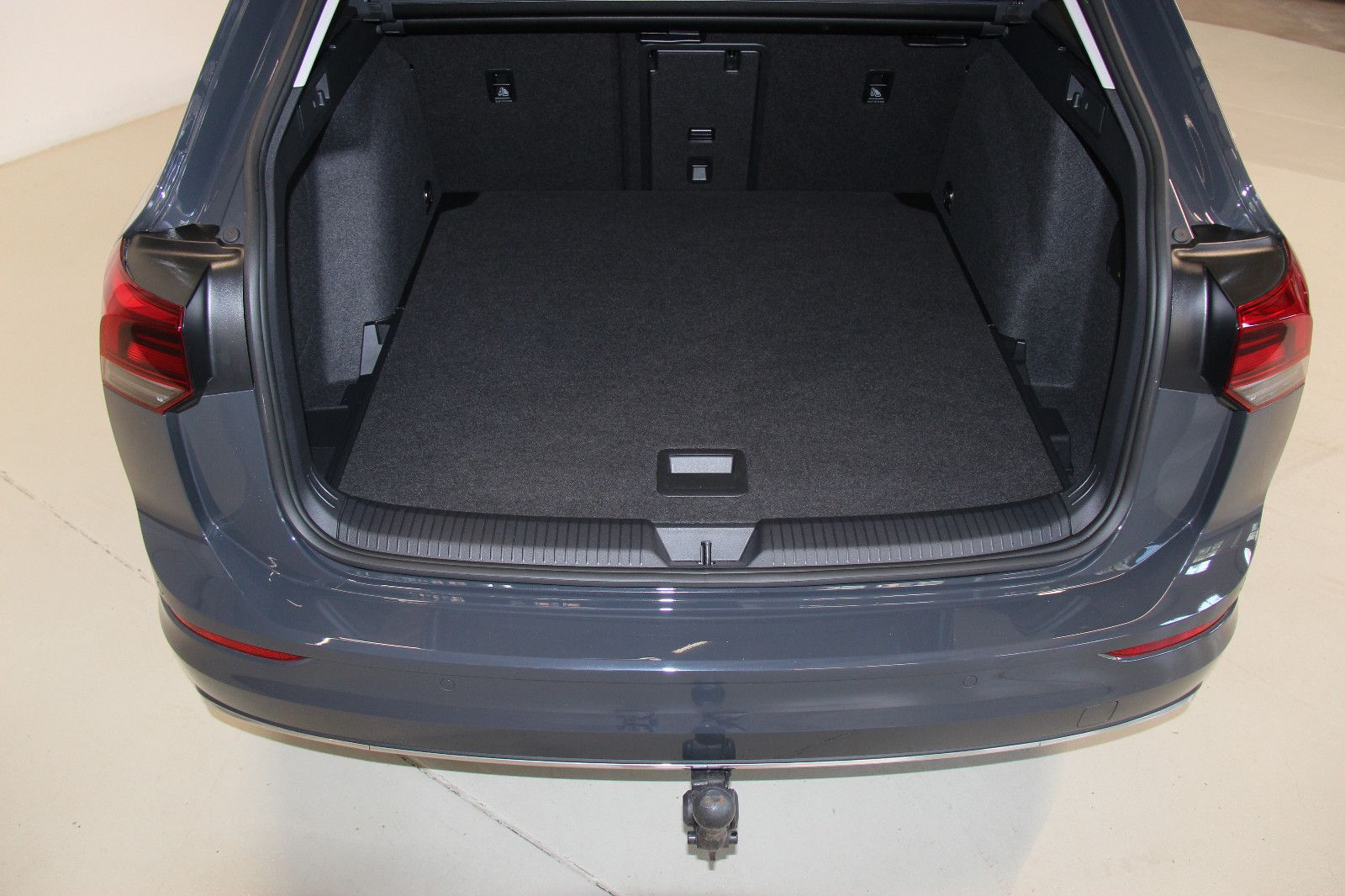 Volkswagen Golf 8 Var.Style 2.0 TDI DSG - Samsaru's Car Outlet
