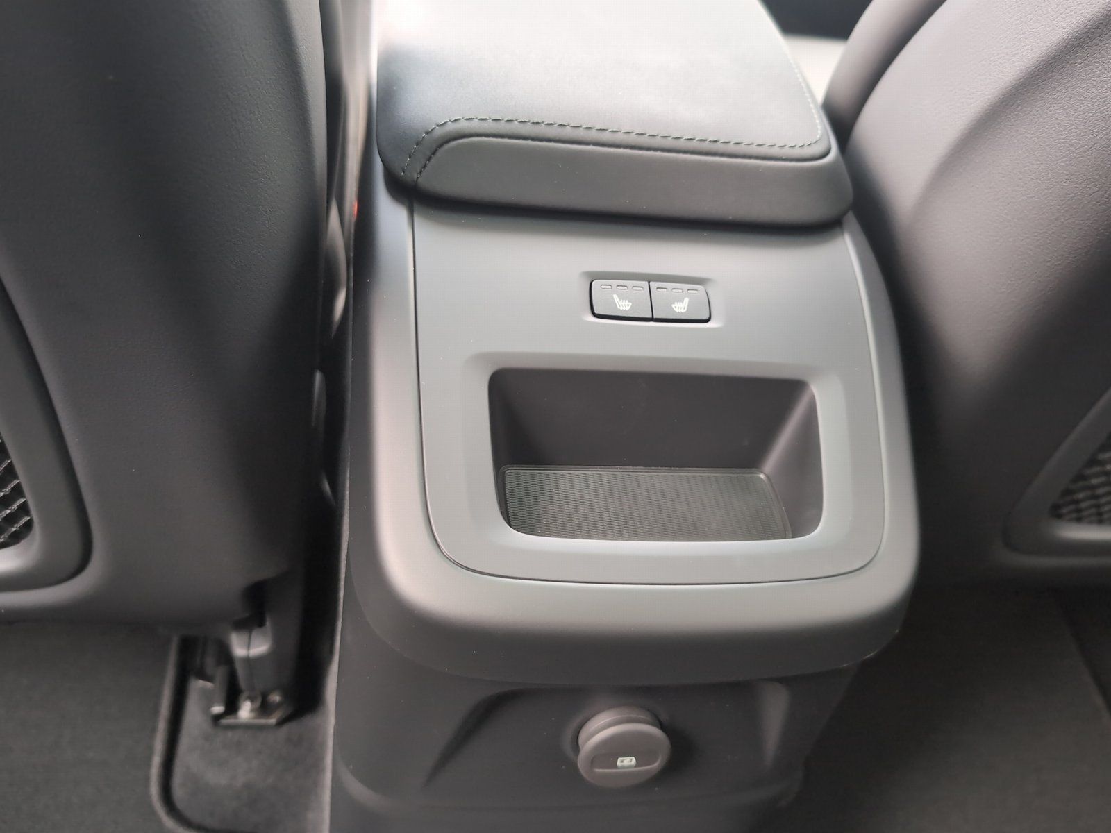 Volvo XC60 T8 AWD Ultra Dark - Samsaru's Car Outlet