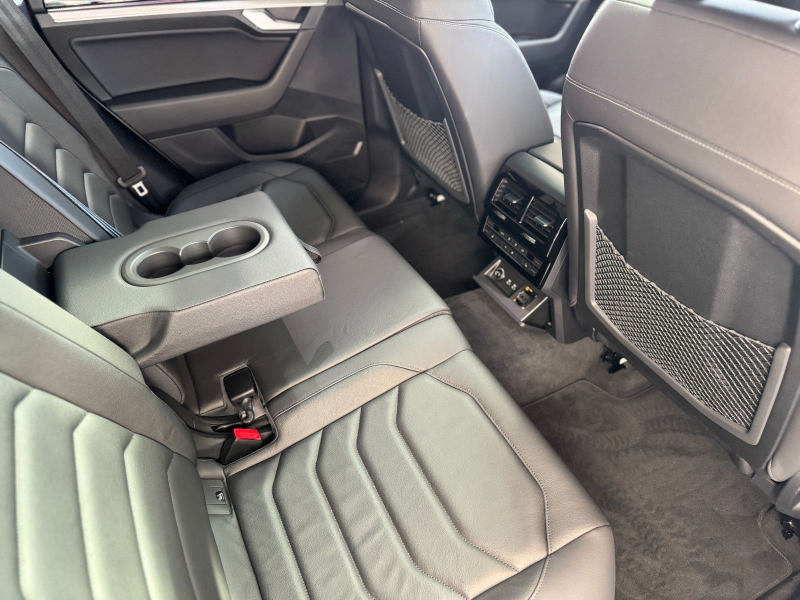 Volkswagen Touareg 3.0TDI Elegance 4Motion - Samsaru's Car Outlet
